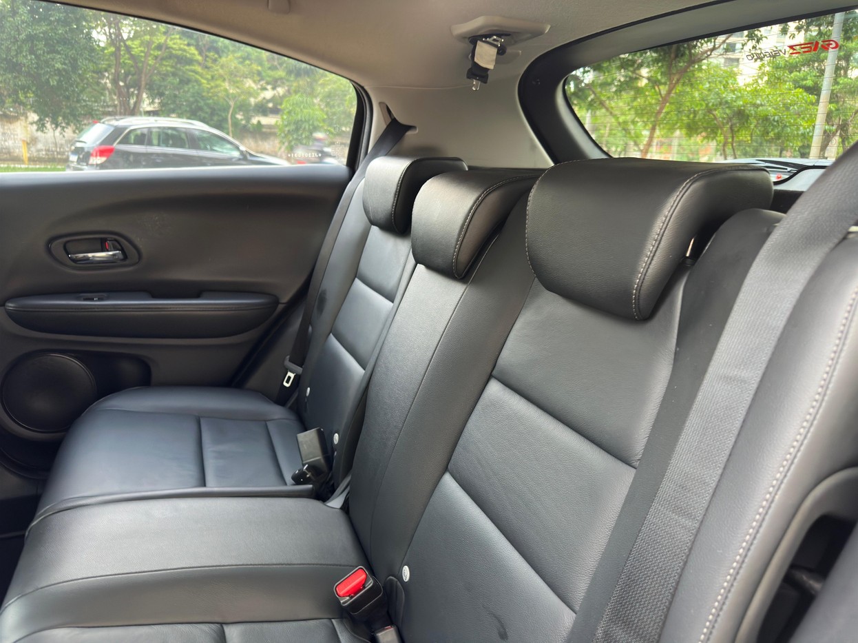 Car Image 13