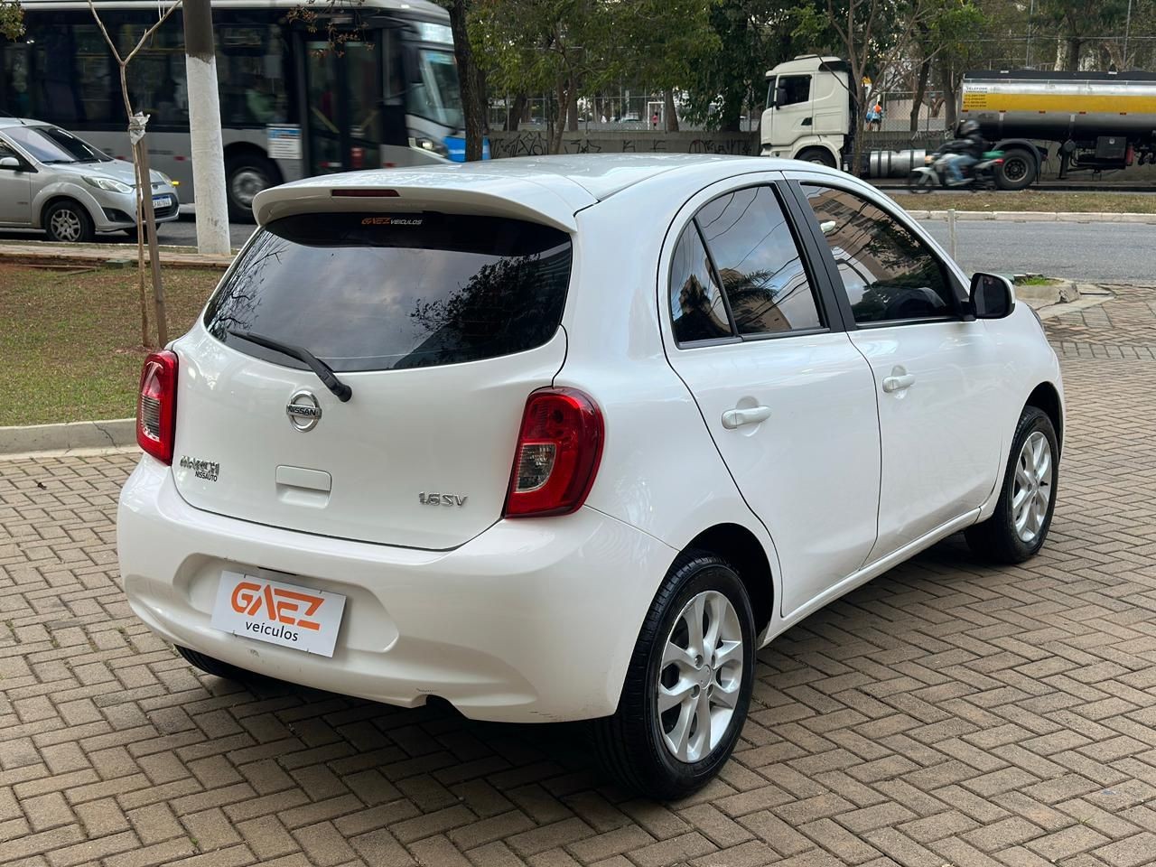 Car Image 9