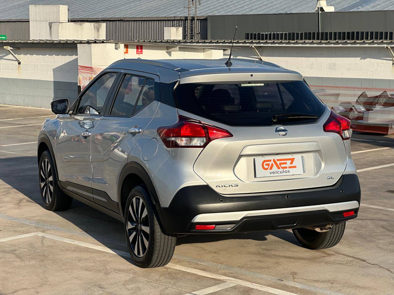 NISSAN KICKS