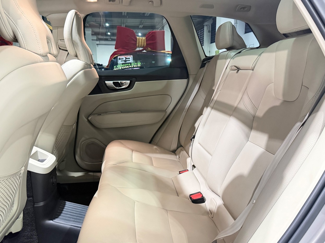 VOLVO XC60 2.0 T8 RECHARGE PLUS AWD