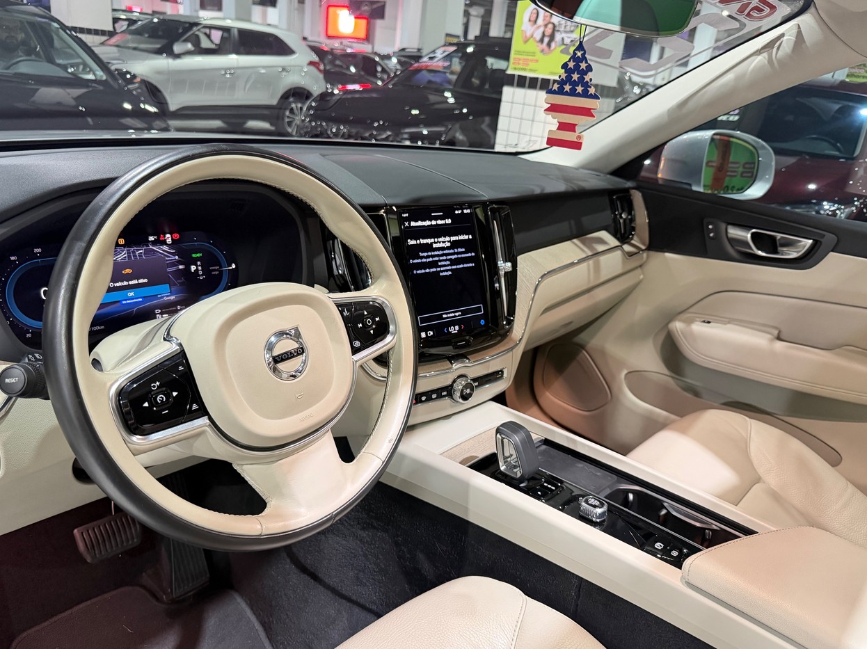 VOLVO XC60 2.0 T8 RECHARGE PLUS AWD