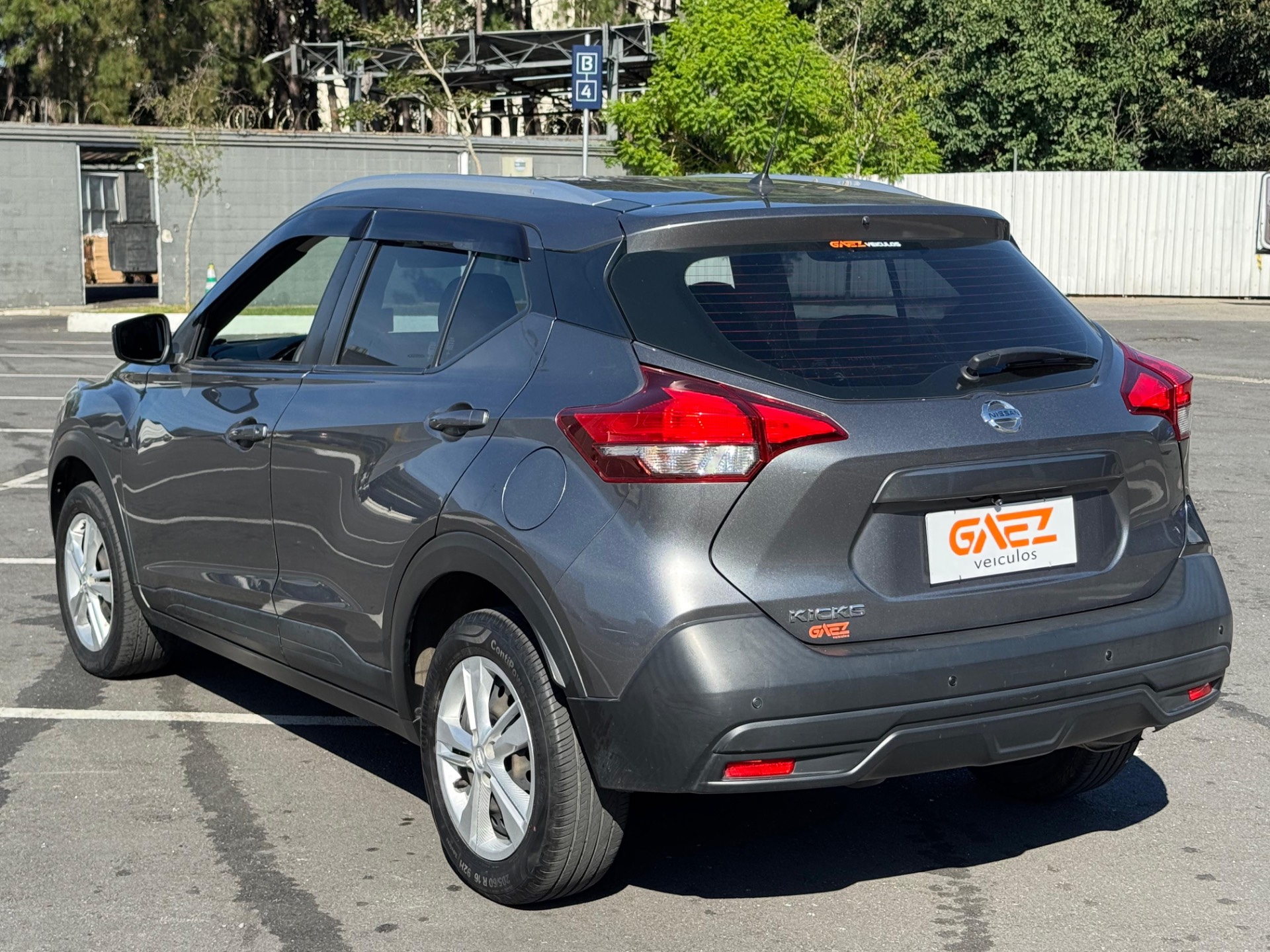 NISSAN KICKS