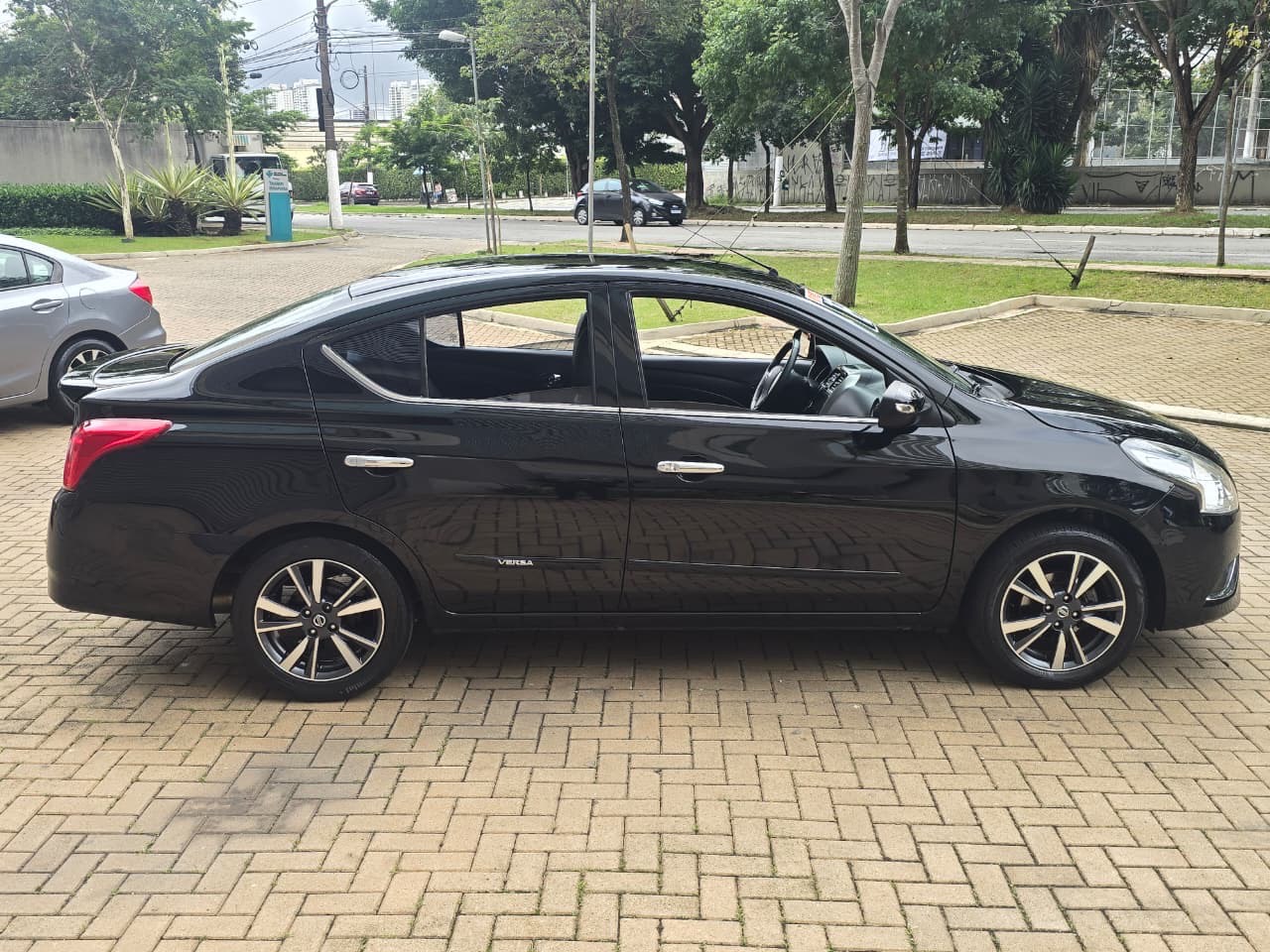 NISSAN VERSA