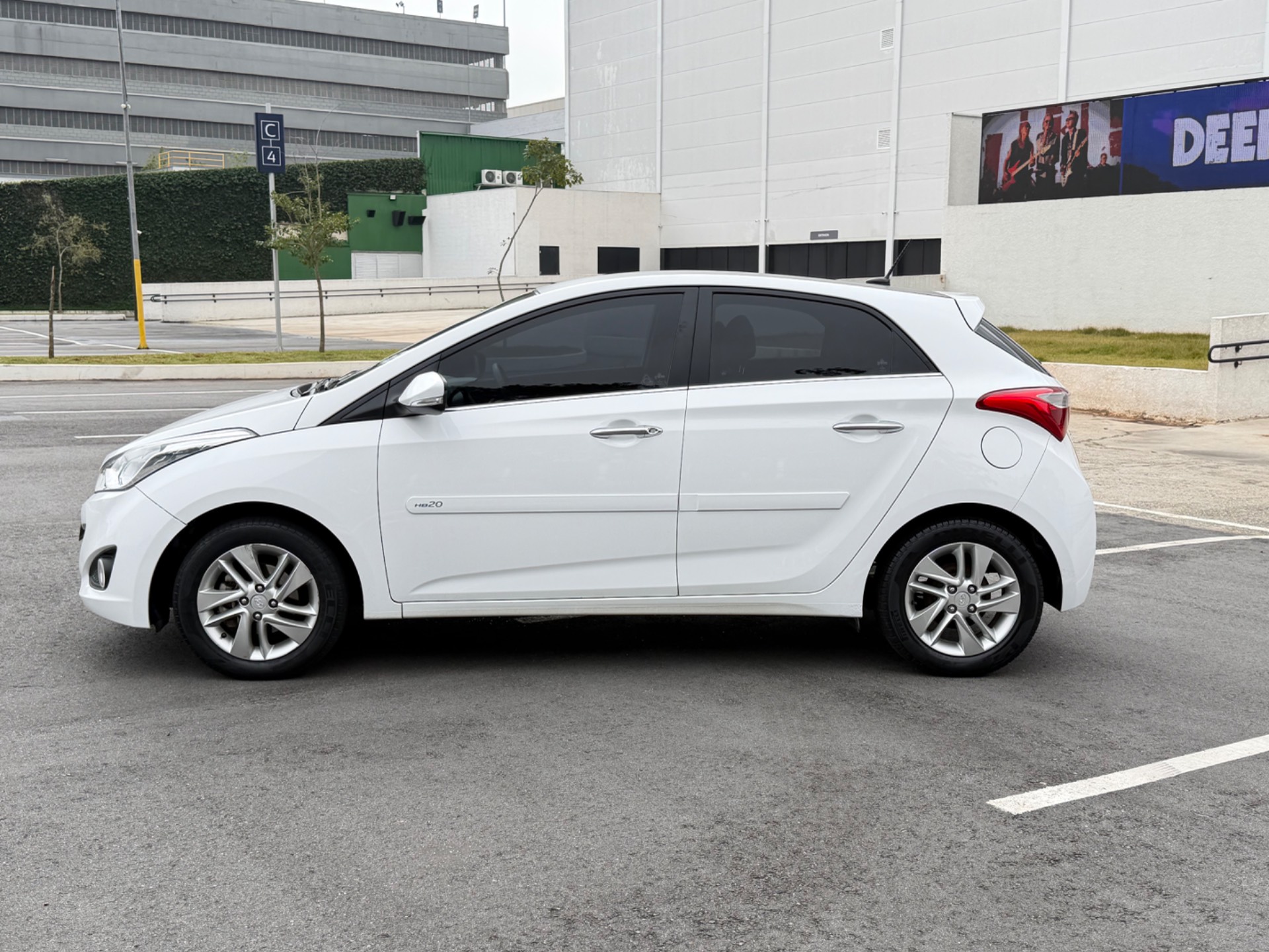 HYUNDAI HB20