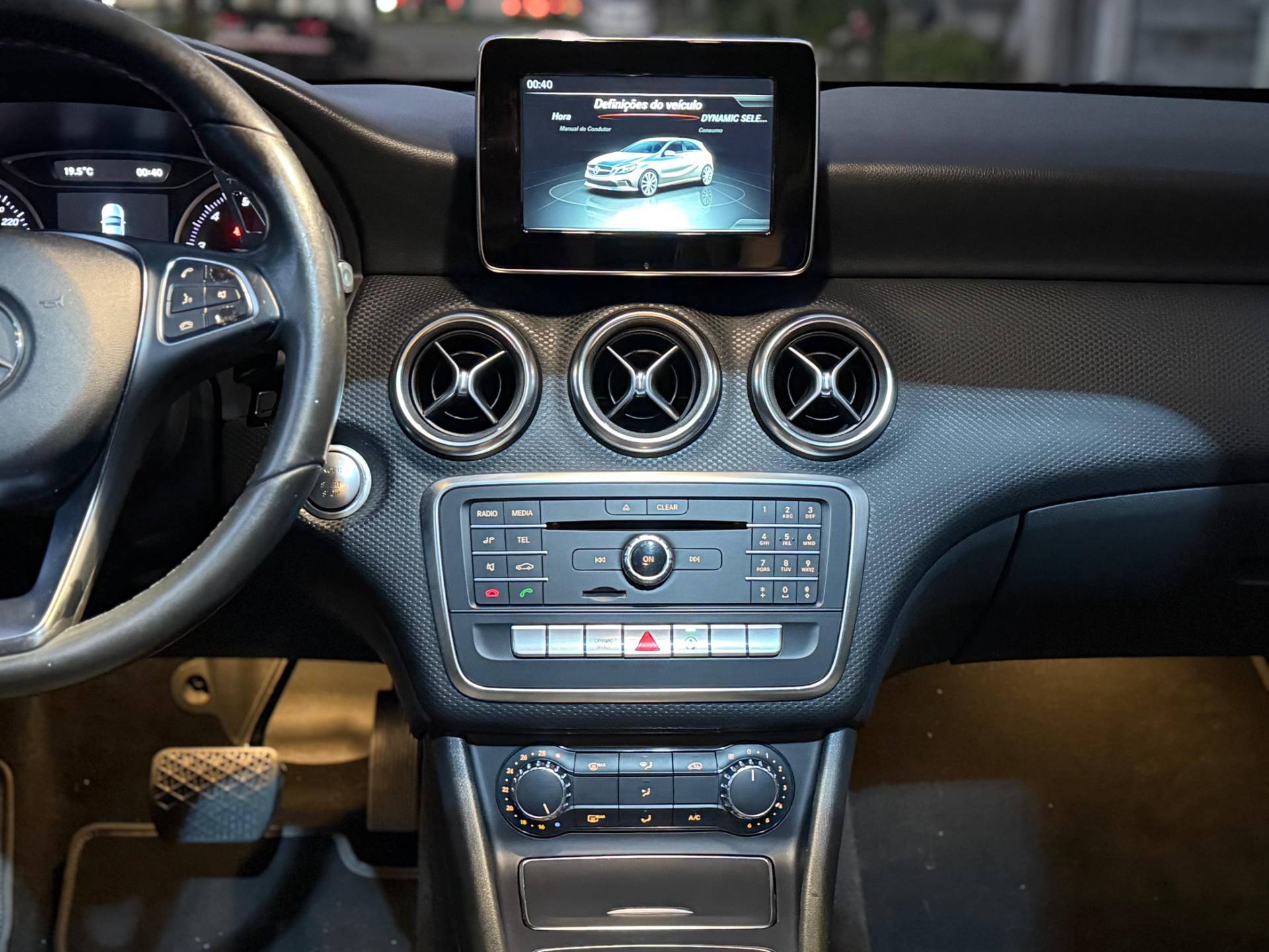 MERCEDES-BENZ A 200