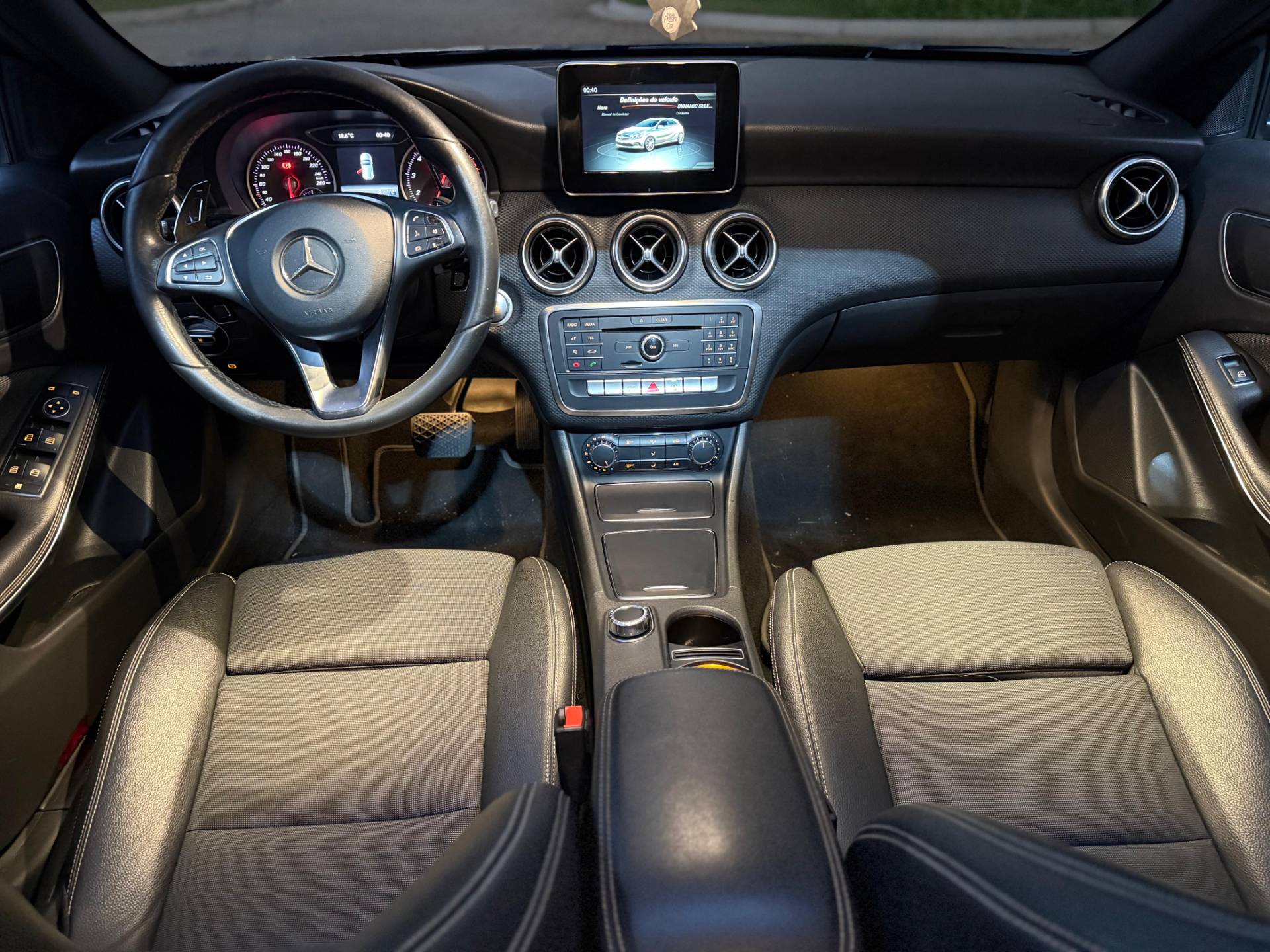 MERCEDES-BENZ A 200