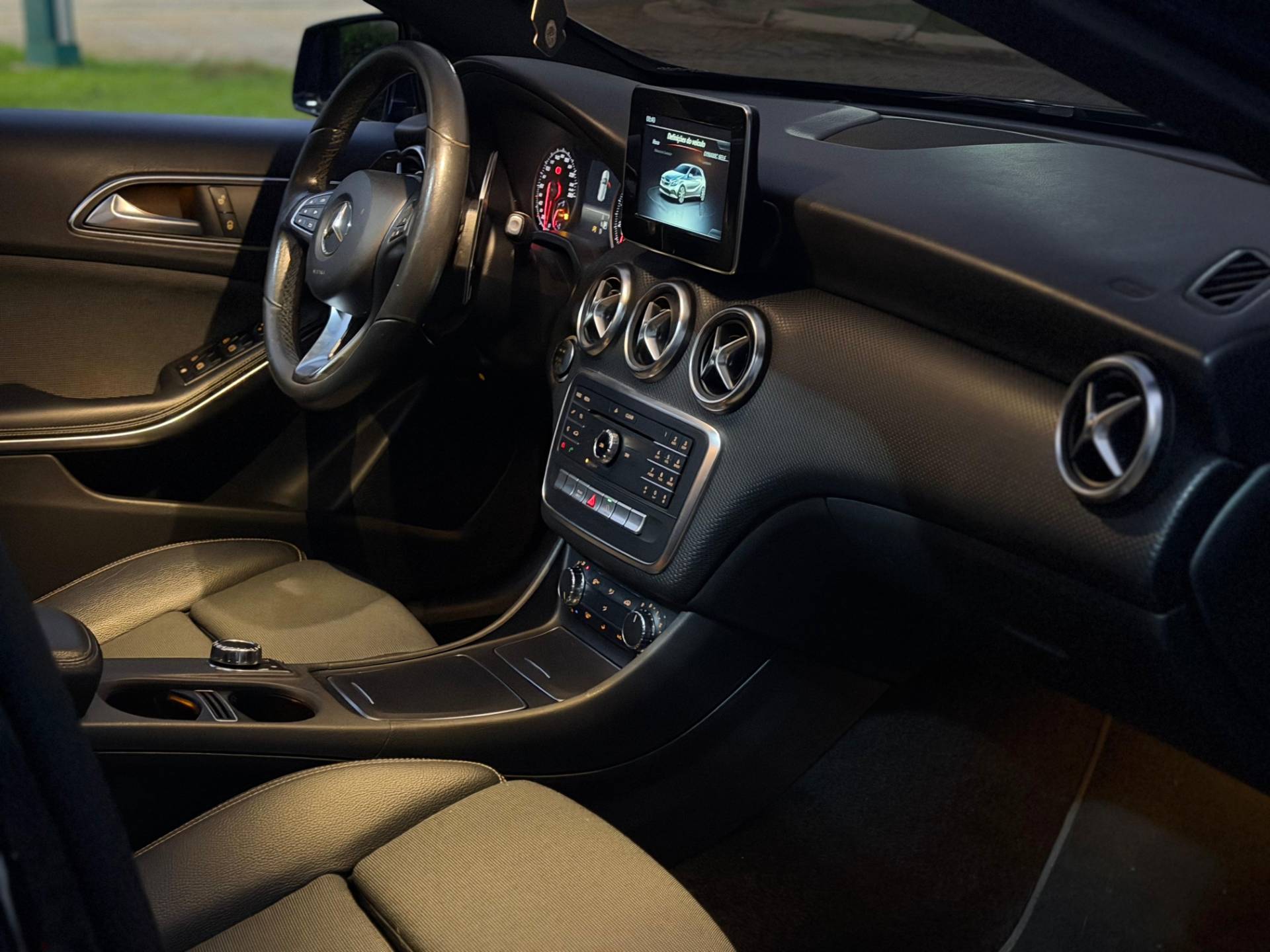 MERCEDES-BENZ A 200