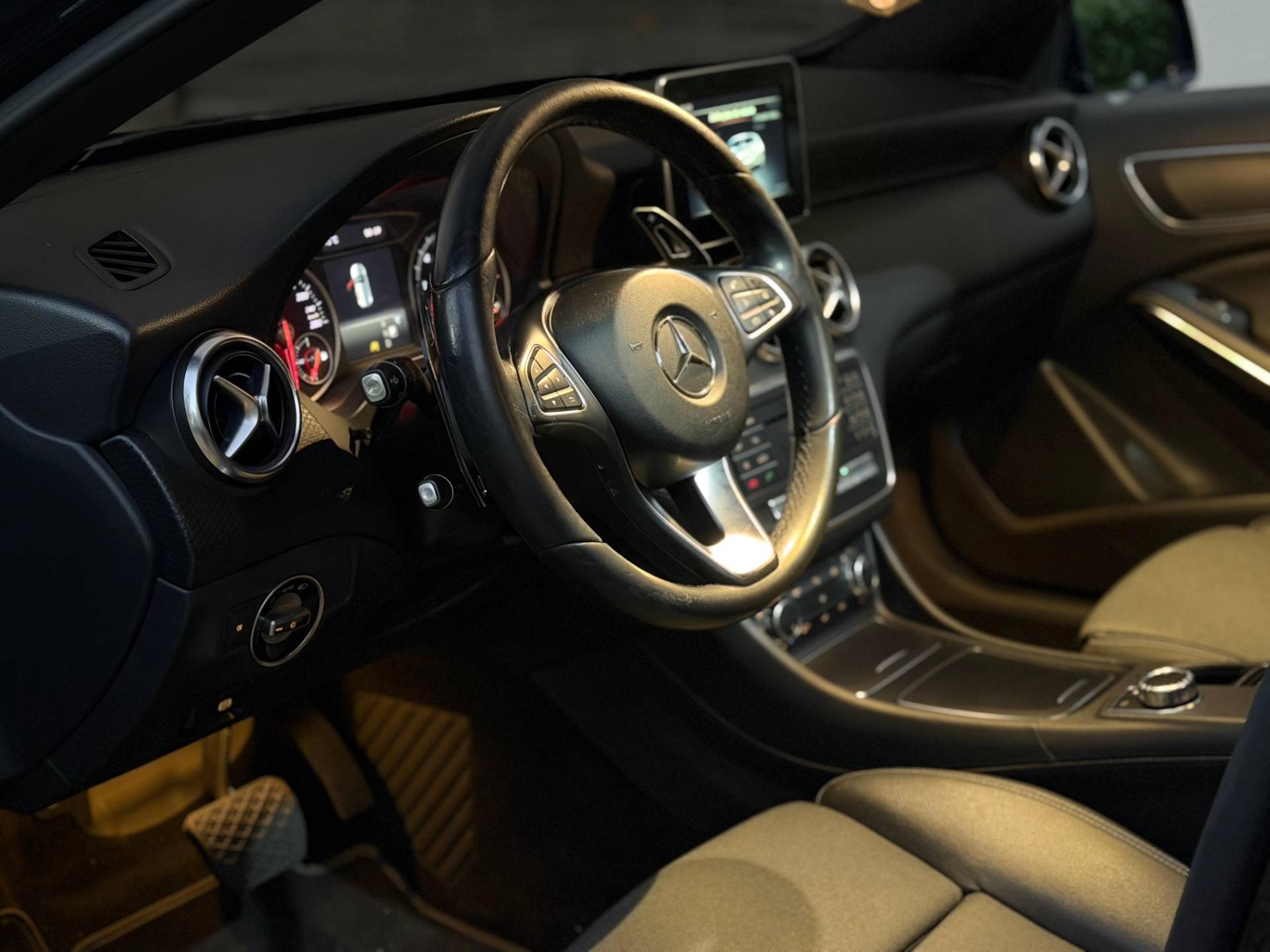MERCEDES-BENZ A 200