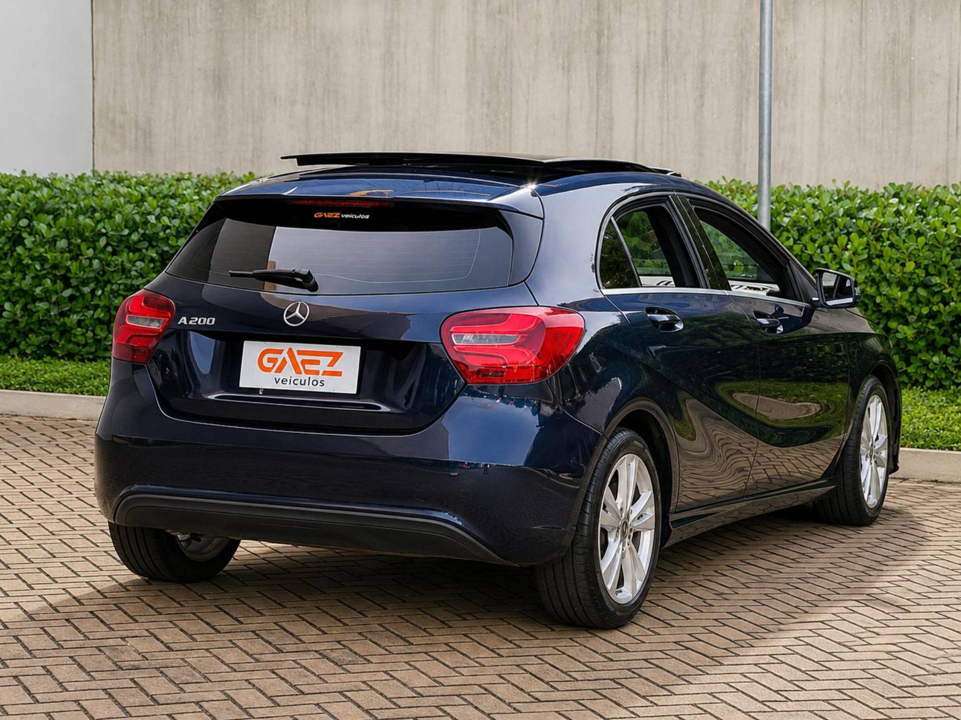 MERCEDES-BENZ A 200