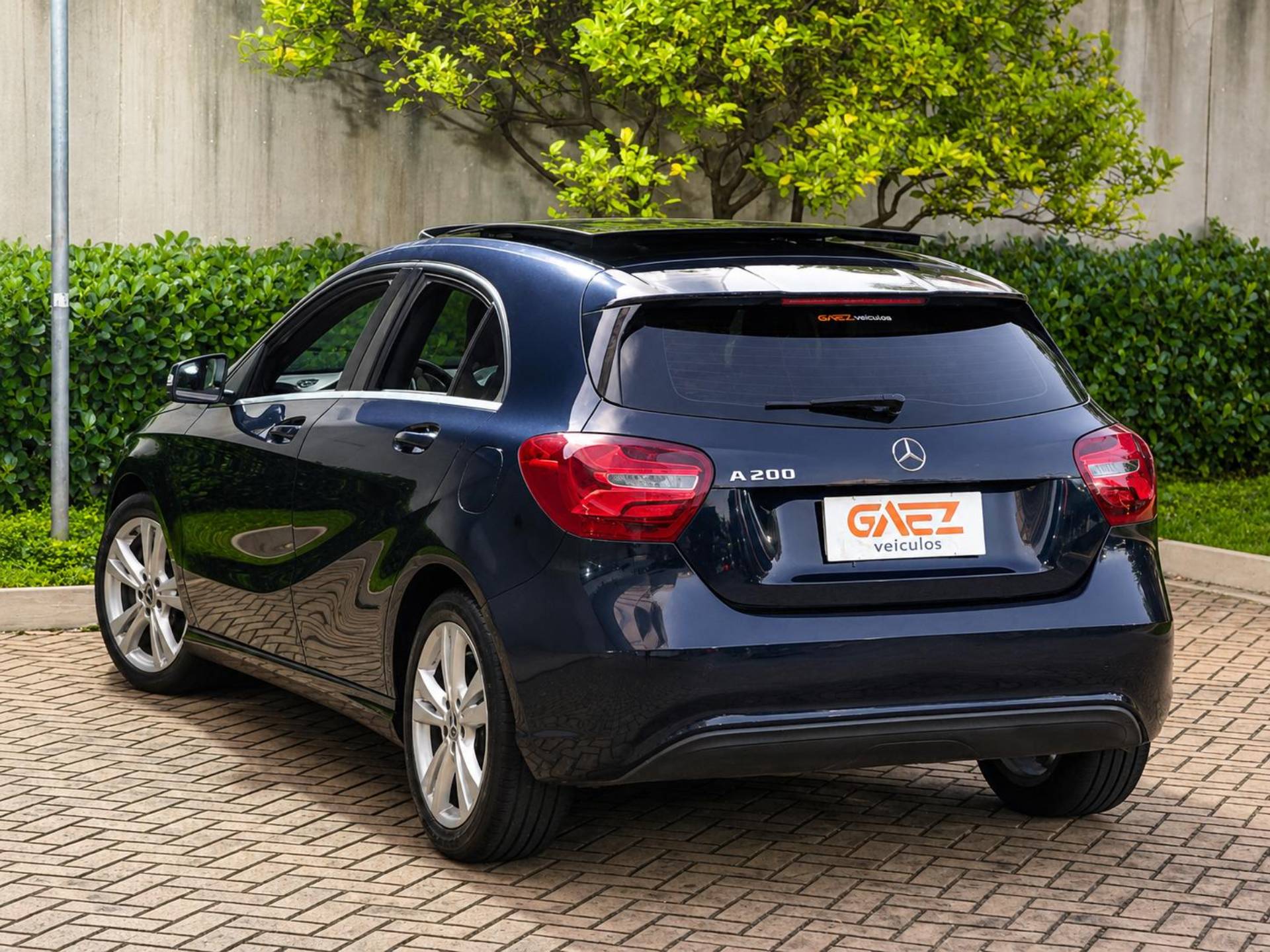 MERCEDES-BENZ A 200
