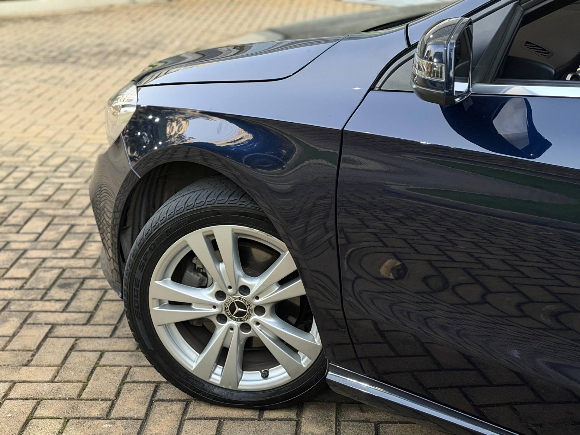 MERCEDES-BENZ A 200