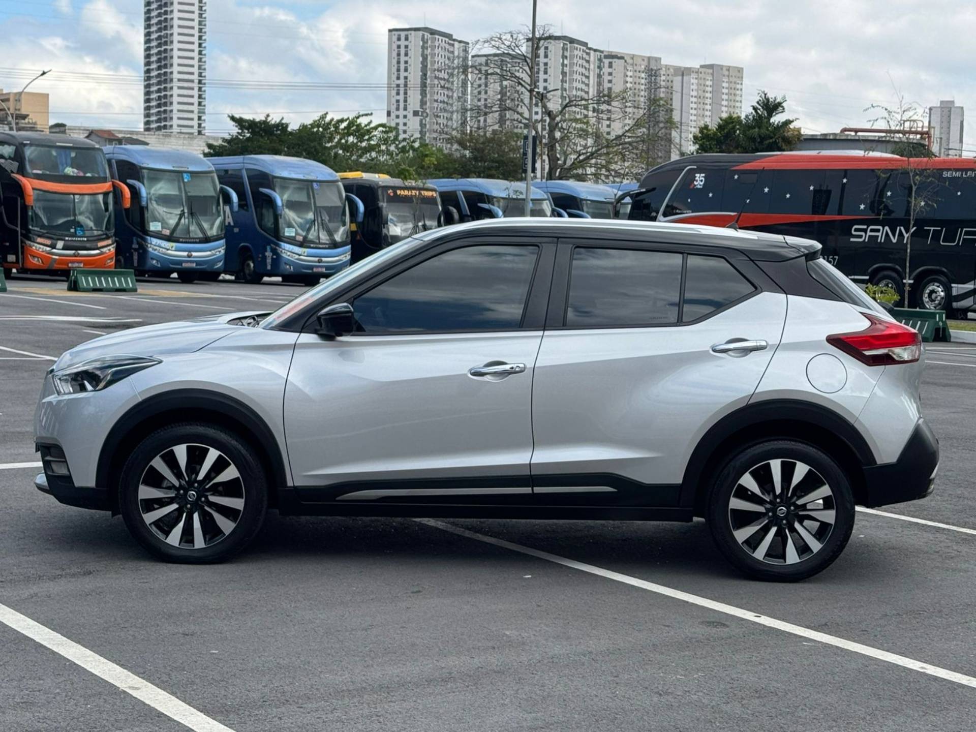 NISSAN KICKS