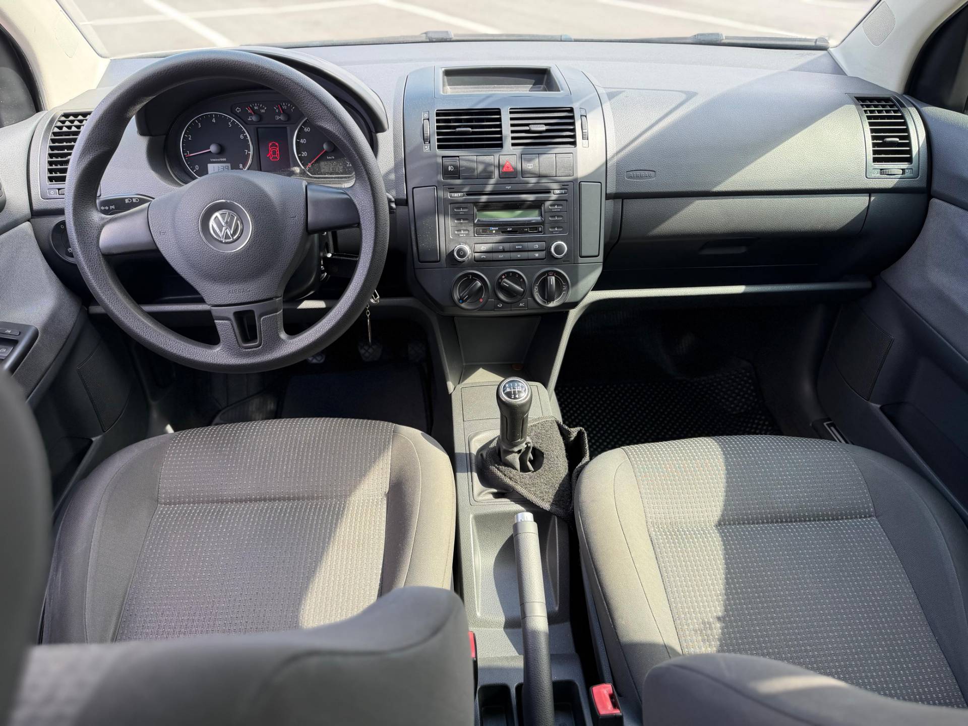 VOLKSWAGEN POLO