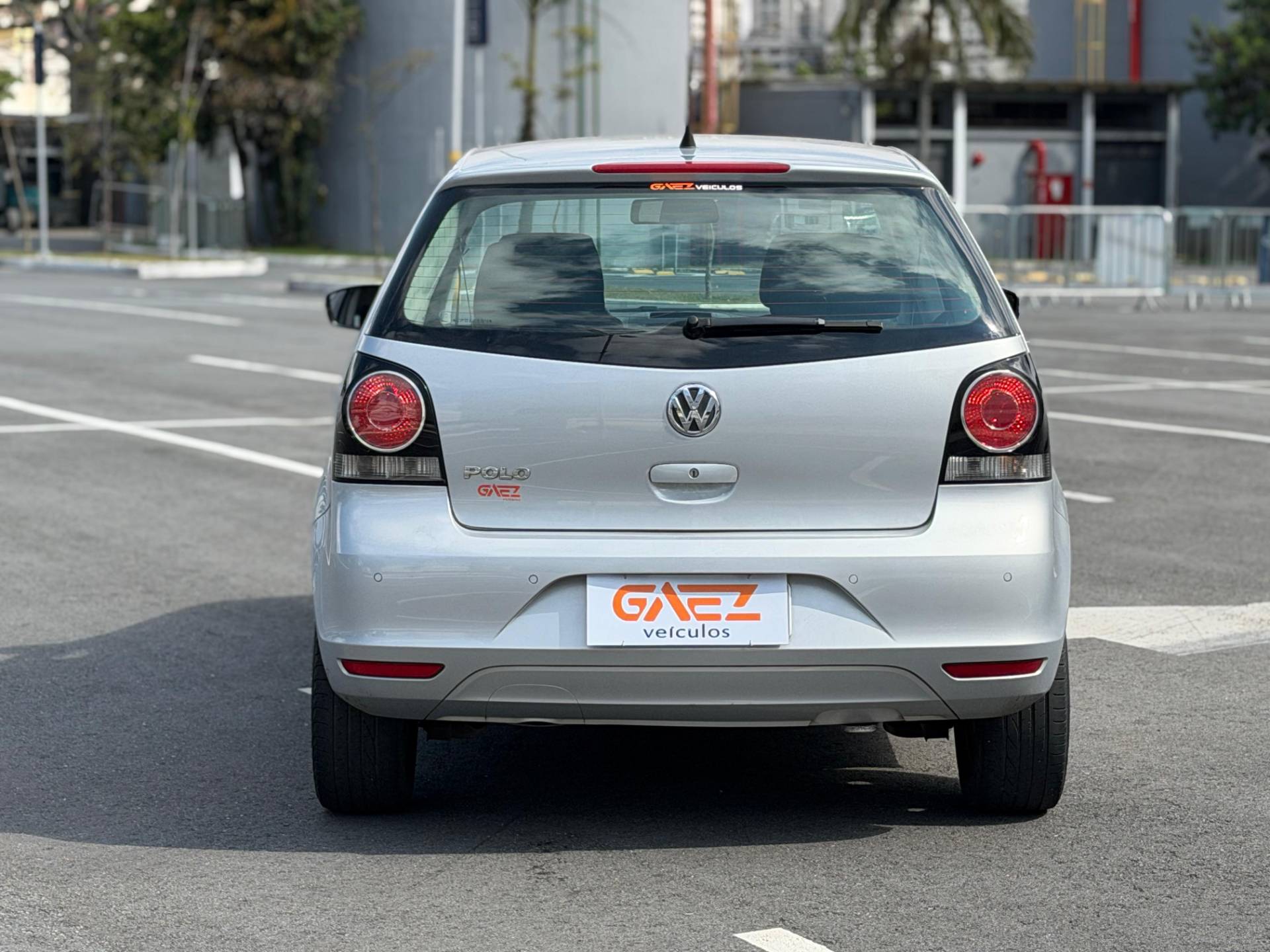 VOLKSWAGEN POLO