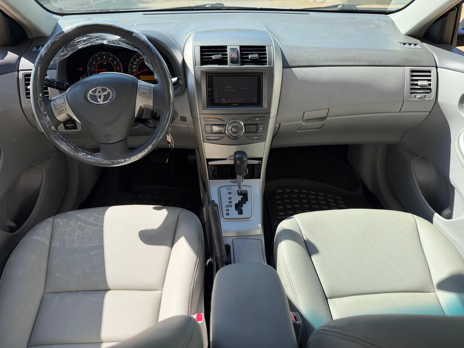 TOYOTA COROLLA