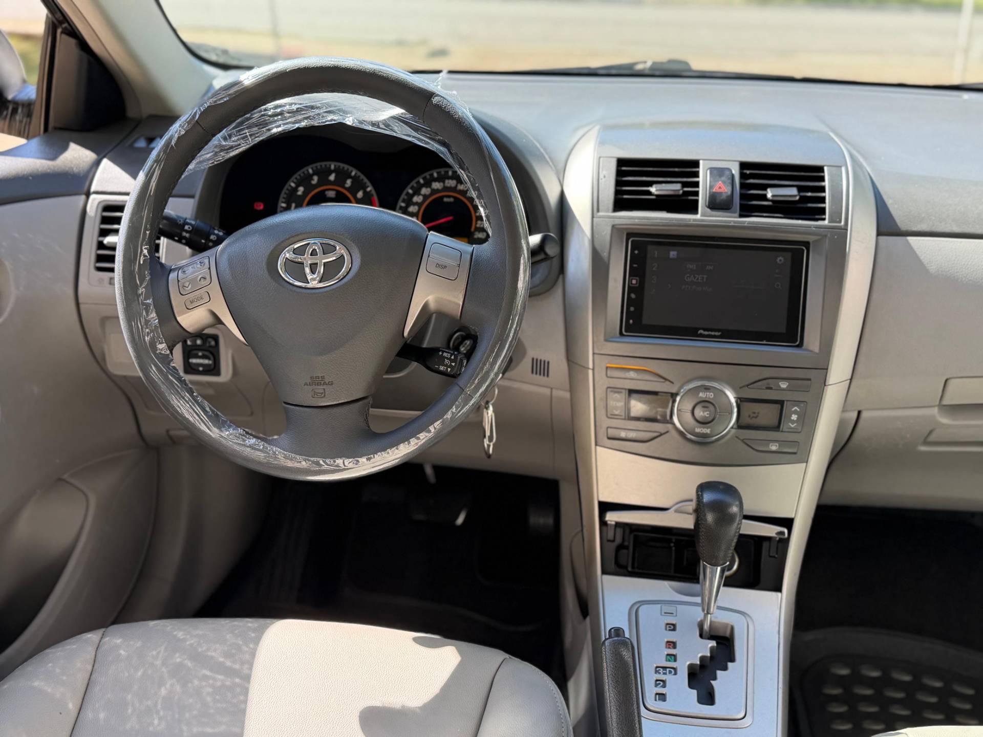 TOYOTA COROLLA