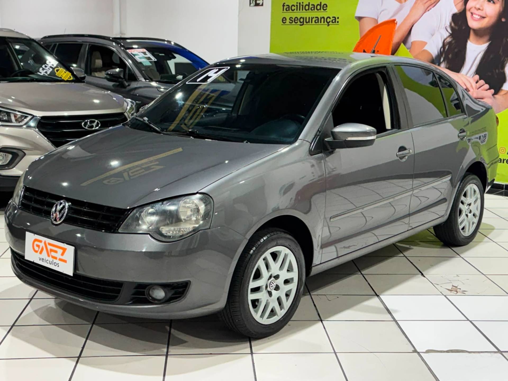 VOLKSWAGEN POLO SEDAN