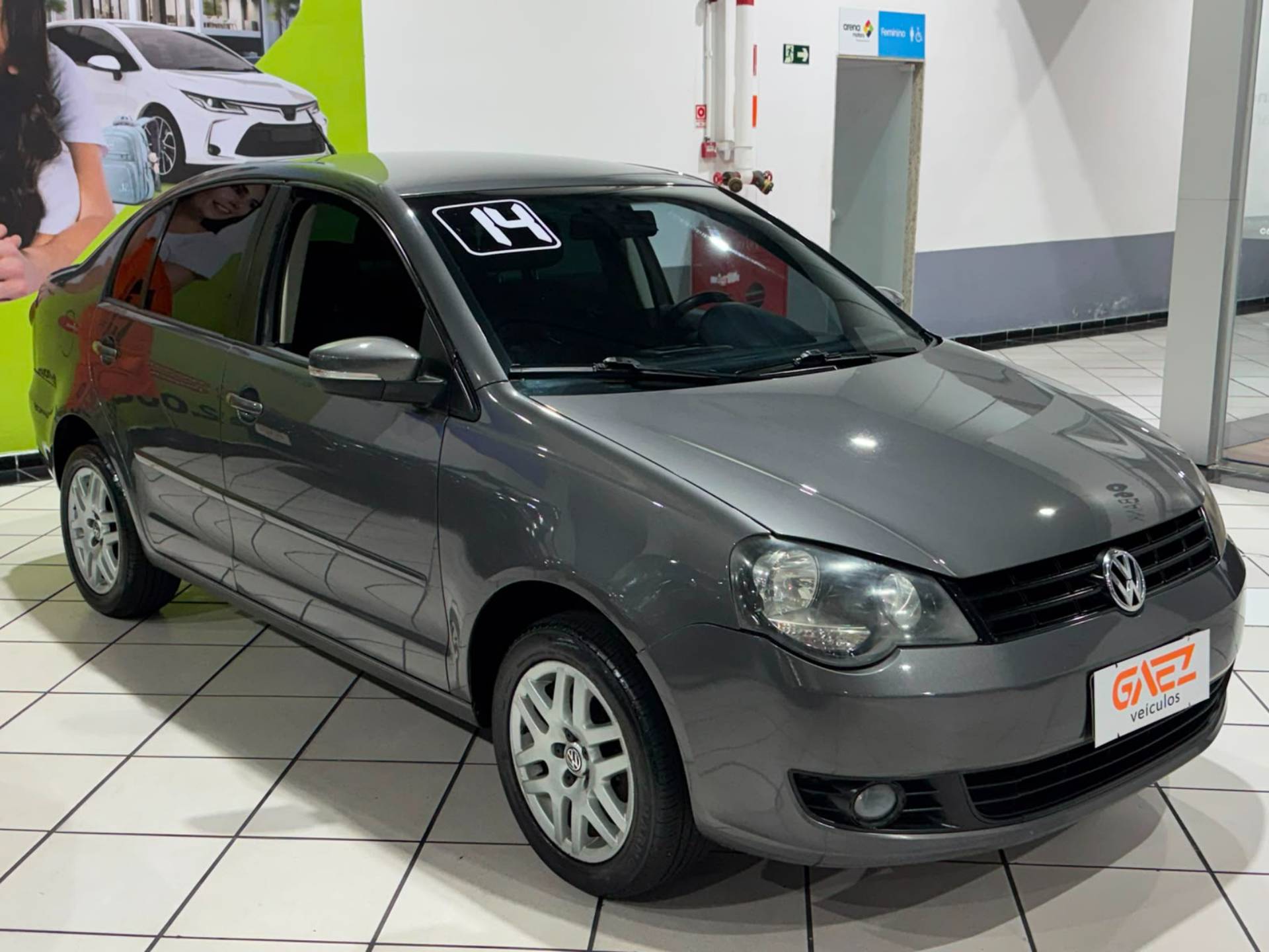 VOLKSWAGEN POLO SEDAN