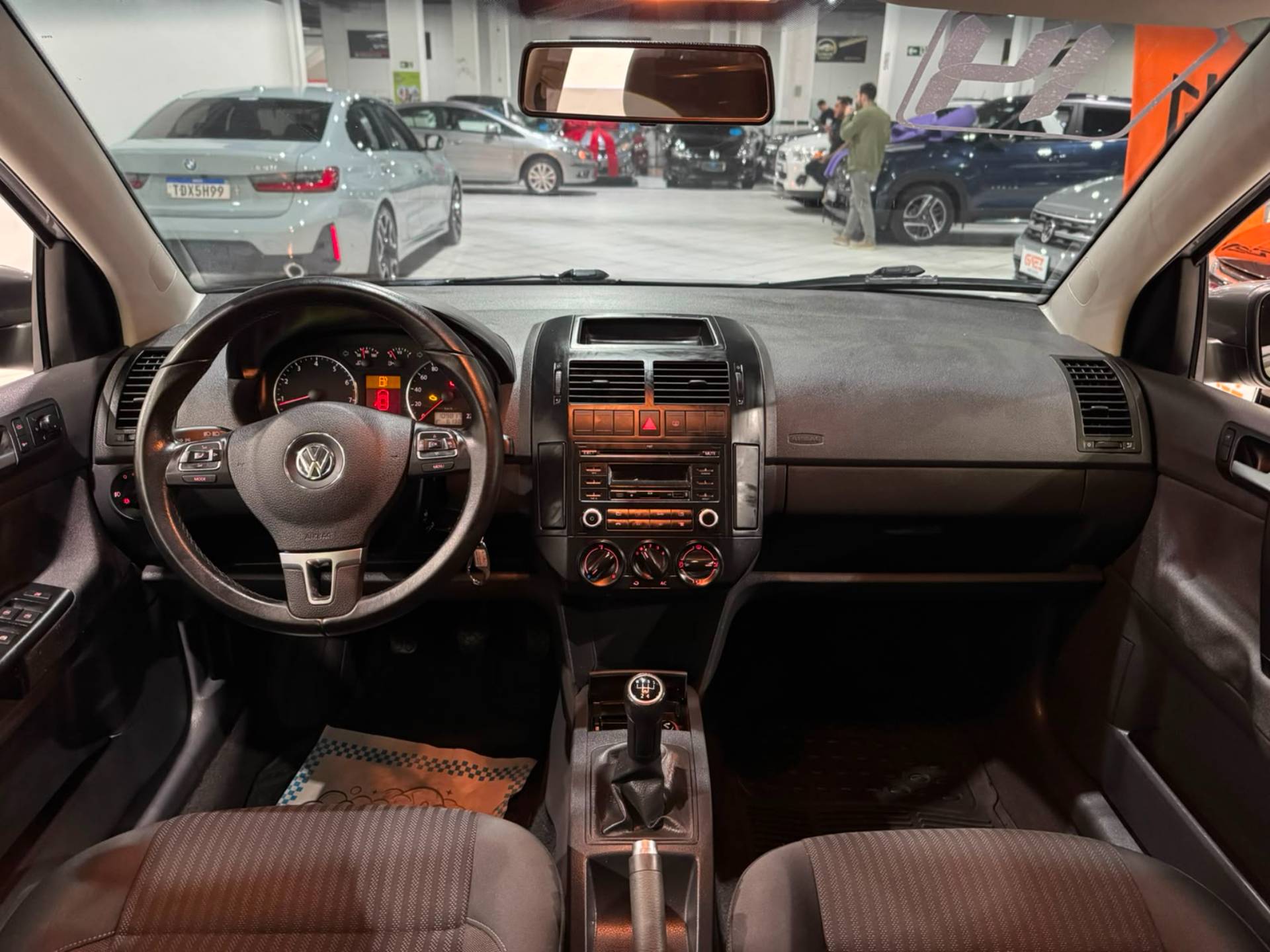 VOLKSWAGEN POLO SEDAN