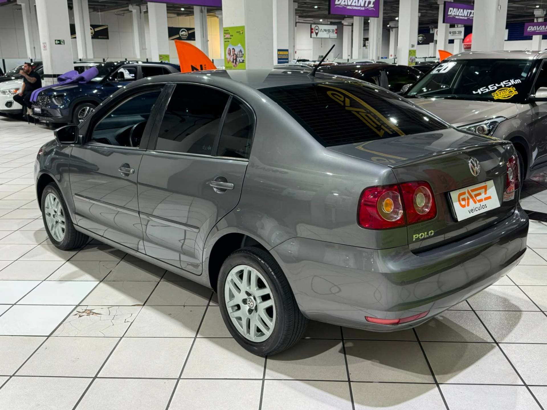 VOLKSWAGEN POLO SEDAN