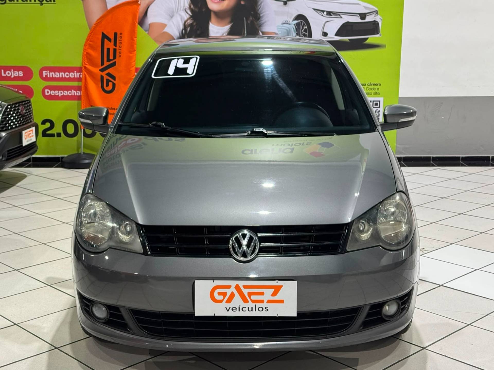 VOLKSWAGEN POLO SEDAN