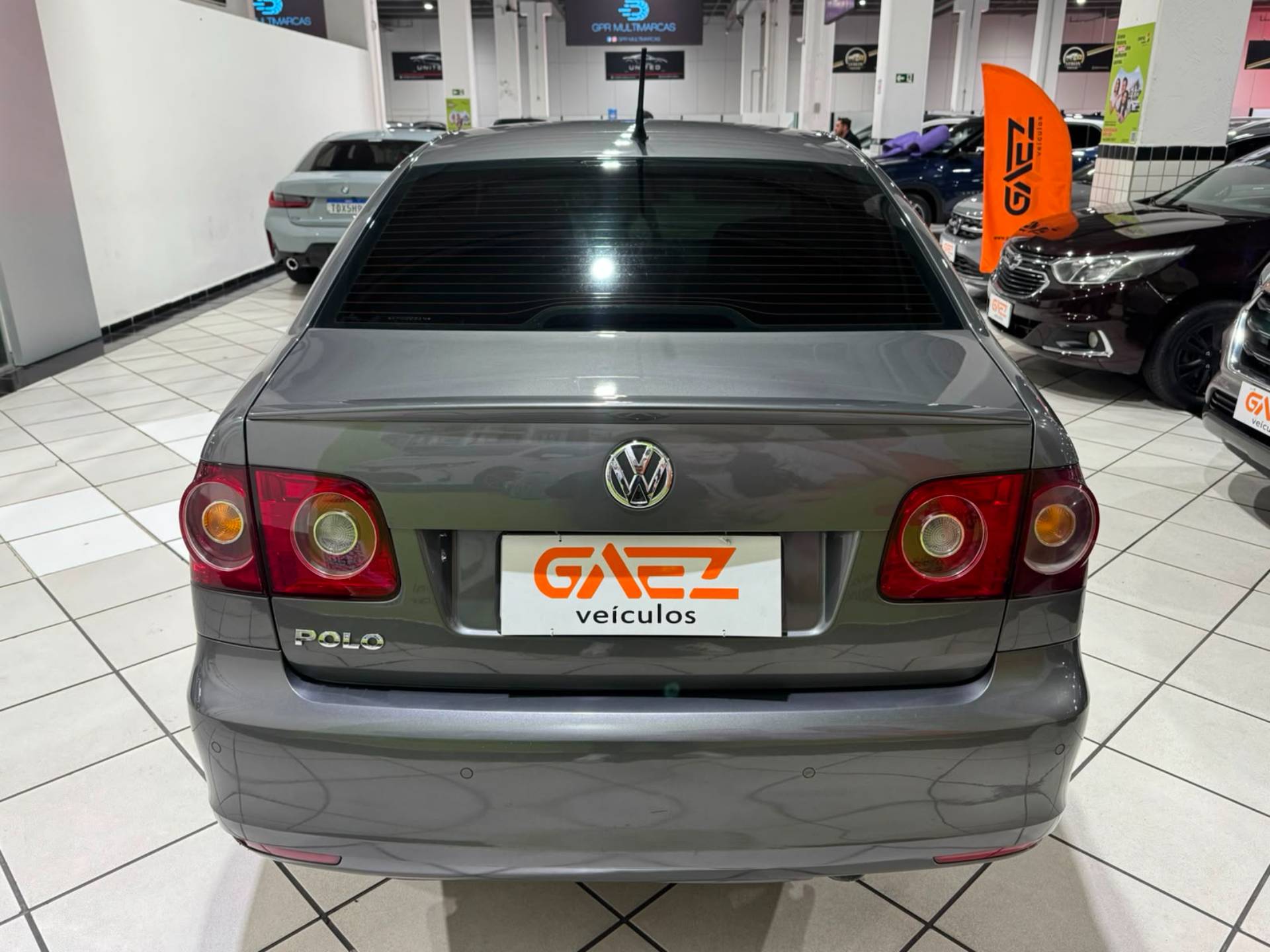 VOLKSWAGEN POLO SEDAN