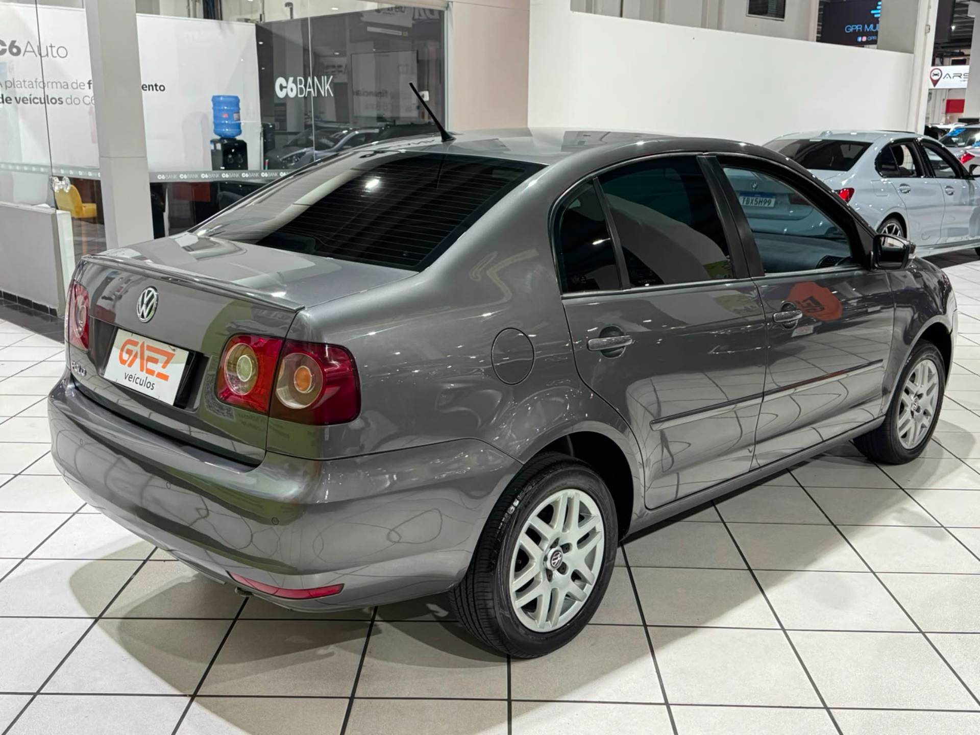 VOLKSWAGEN POLO SEDAN