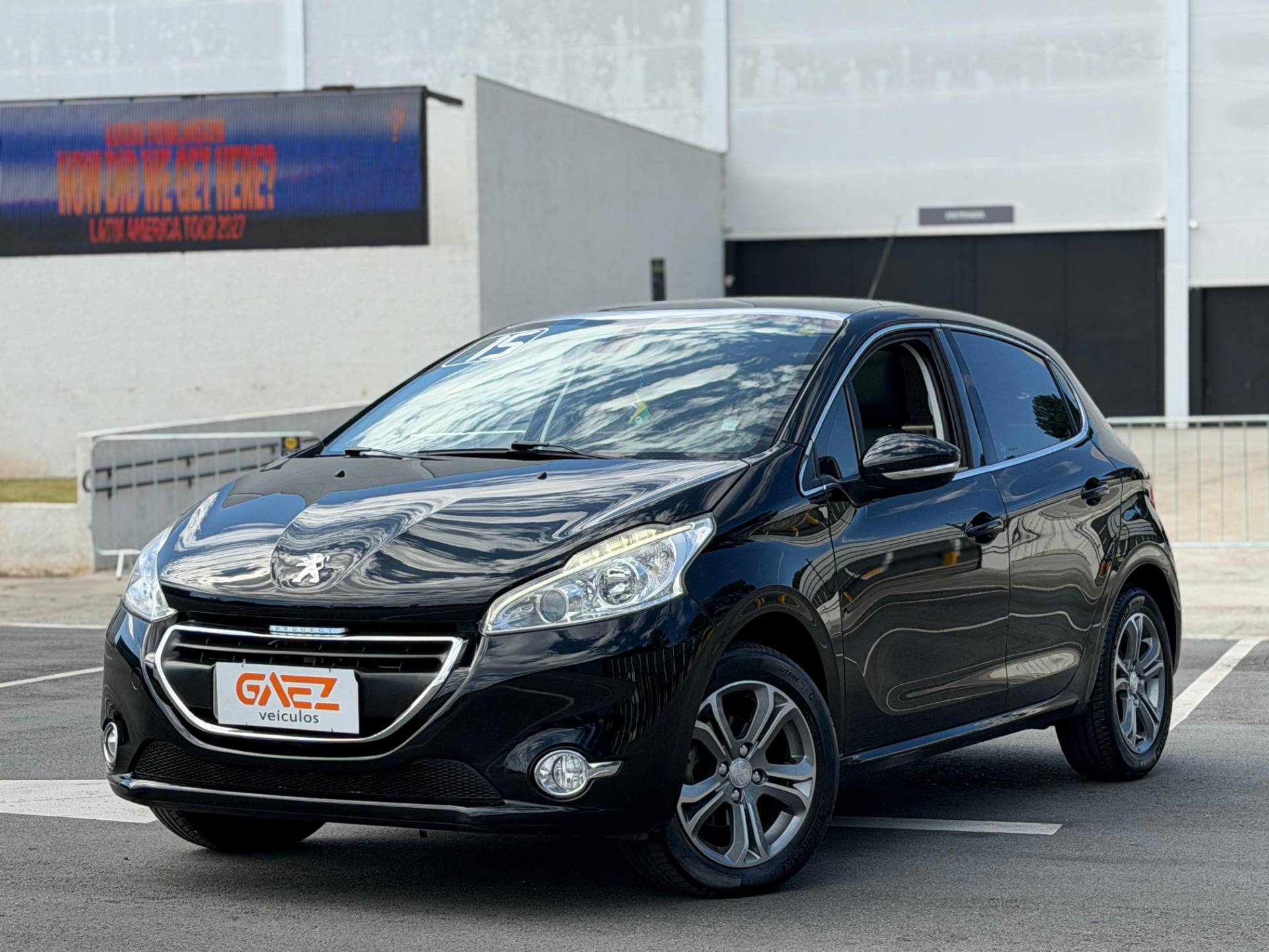 PEUGEOT 208