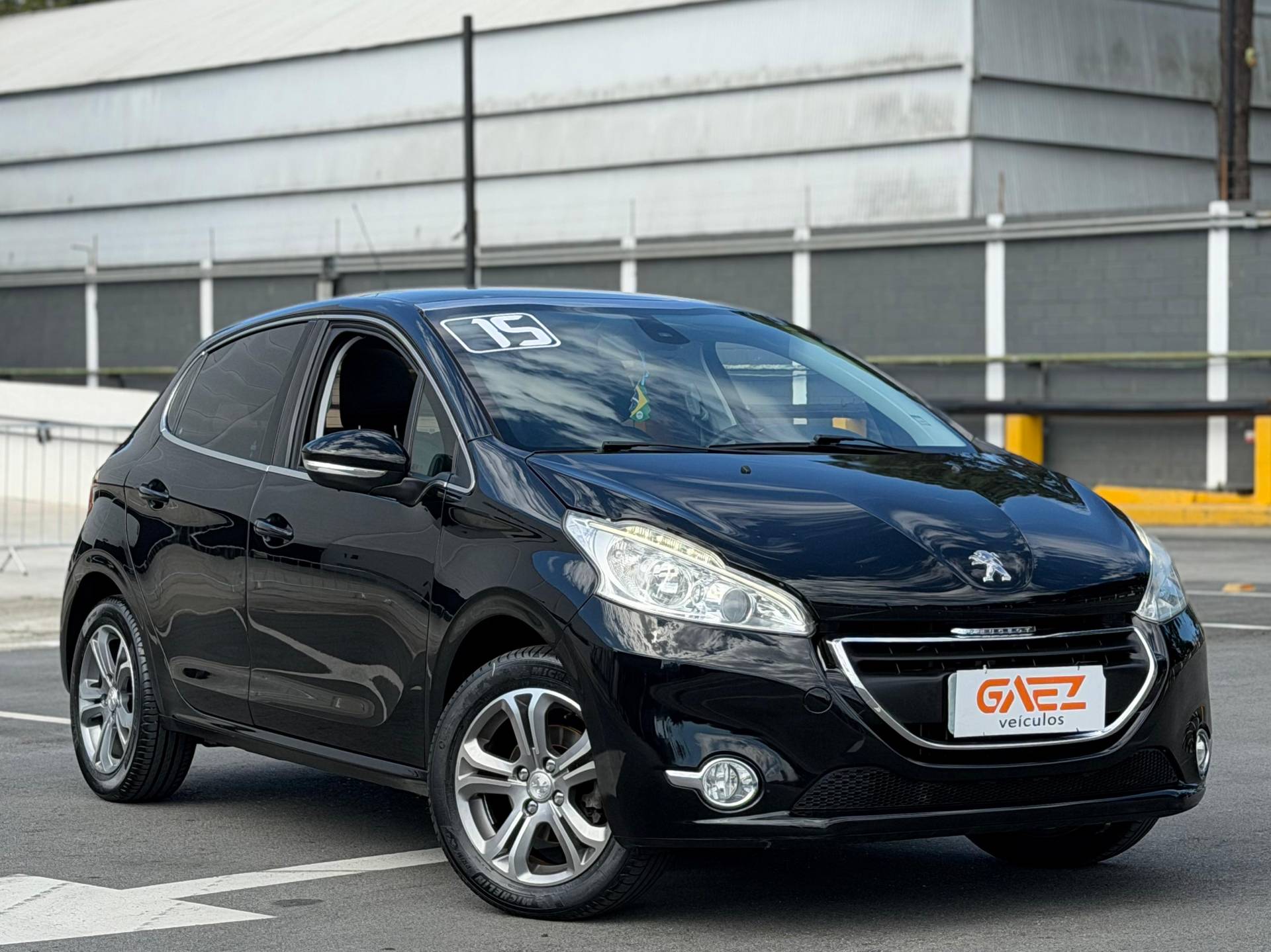 PEUGEOT 208