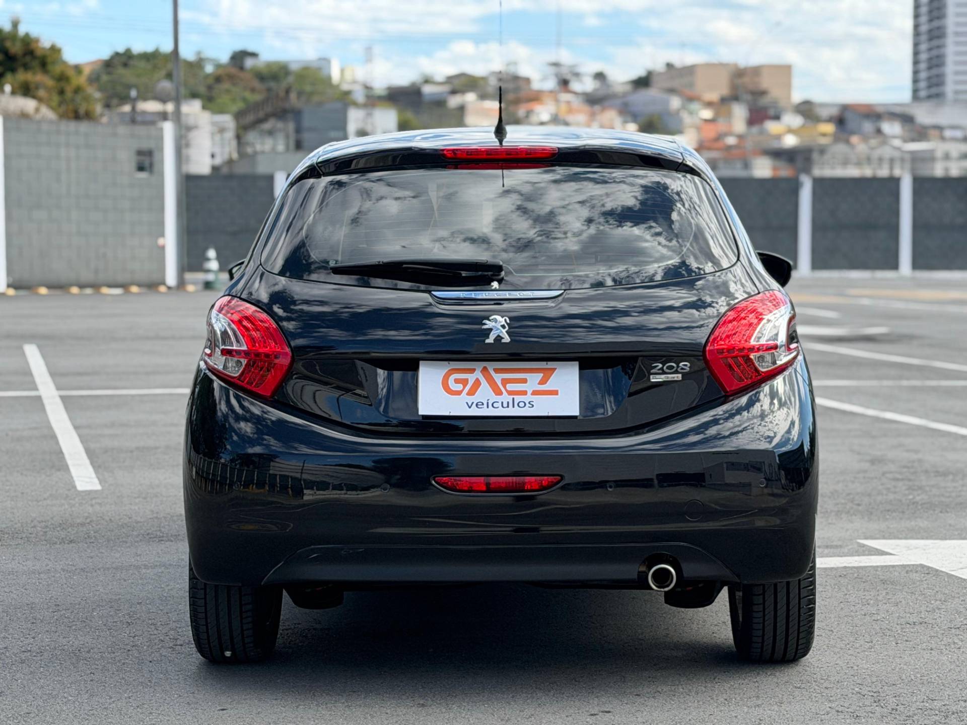 PEUGEOT 208