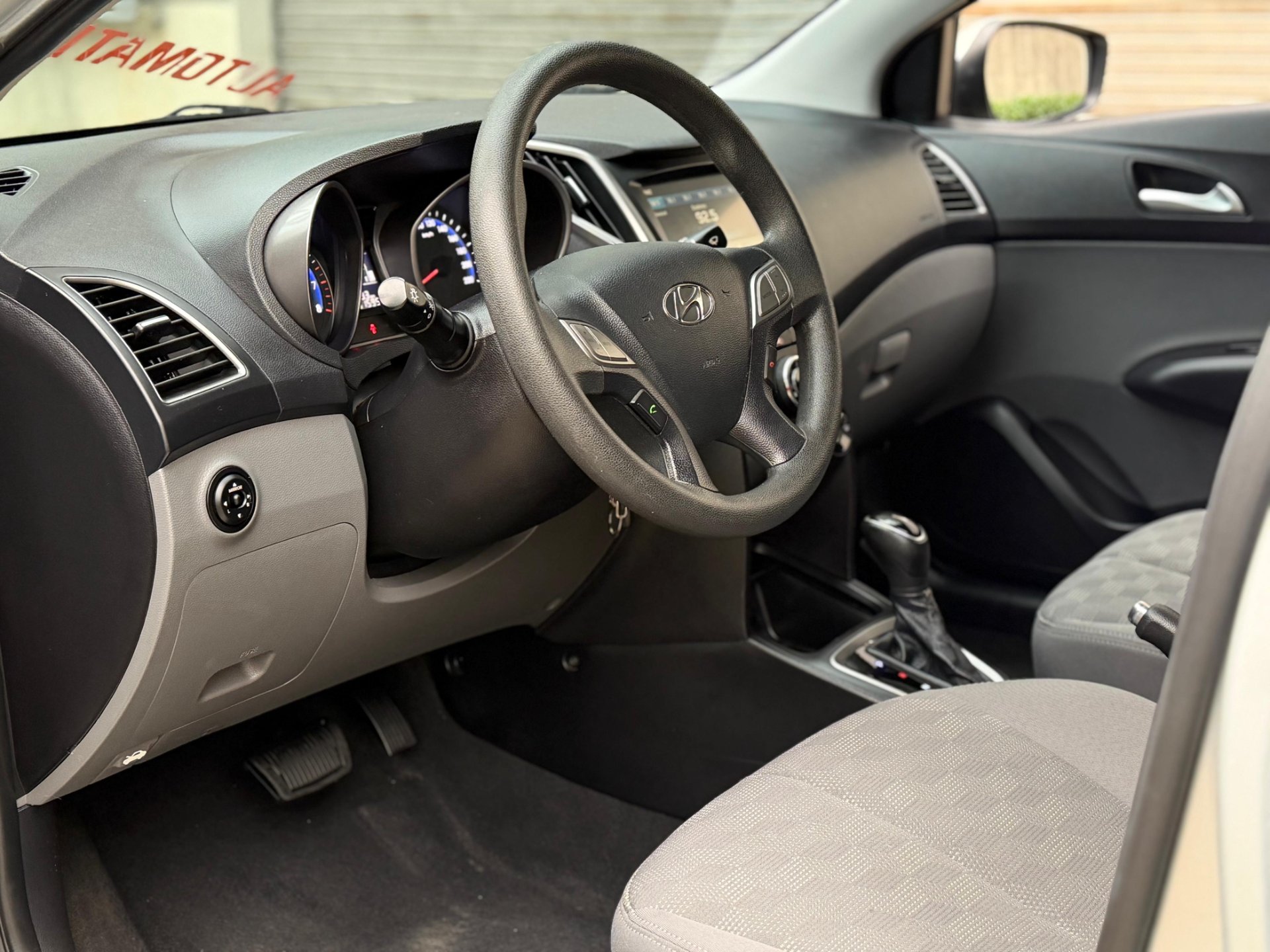 HYUNDAI HB20S