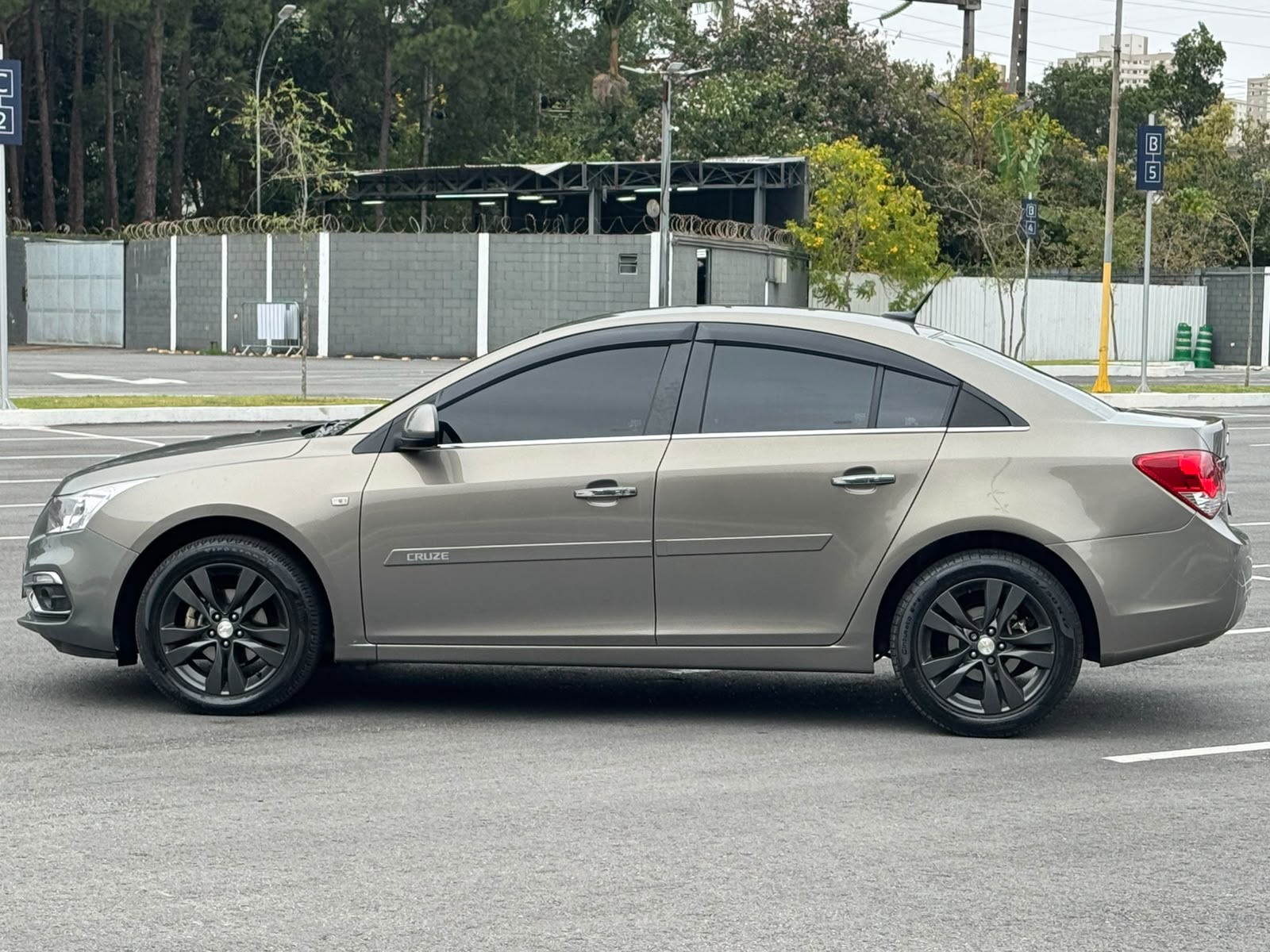 CHEVROLET CRUZE