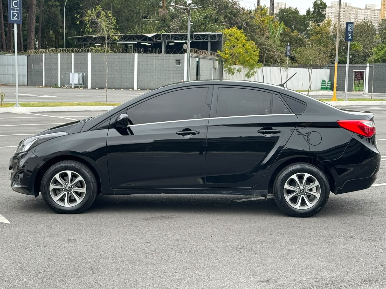 HYUNDAI HB20S