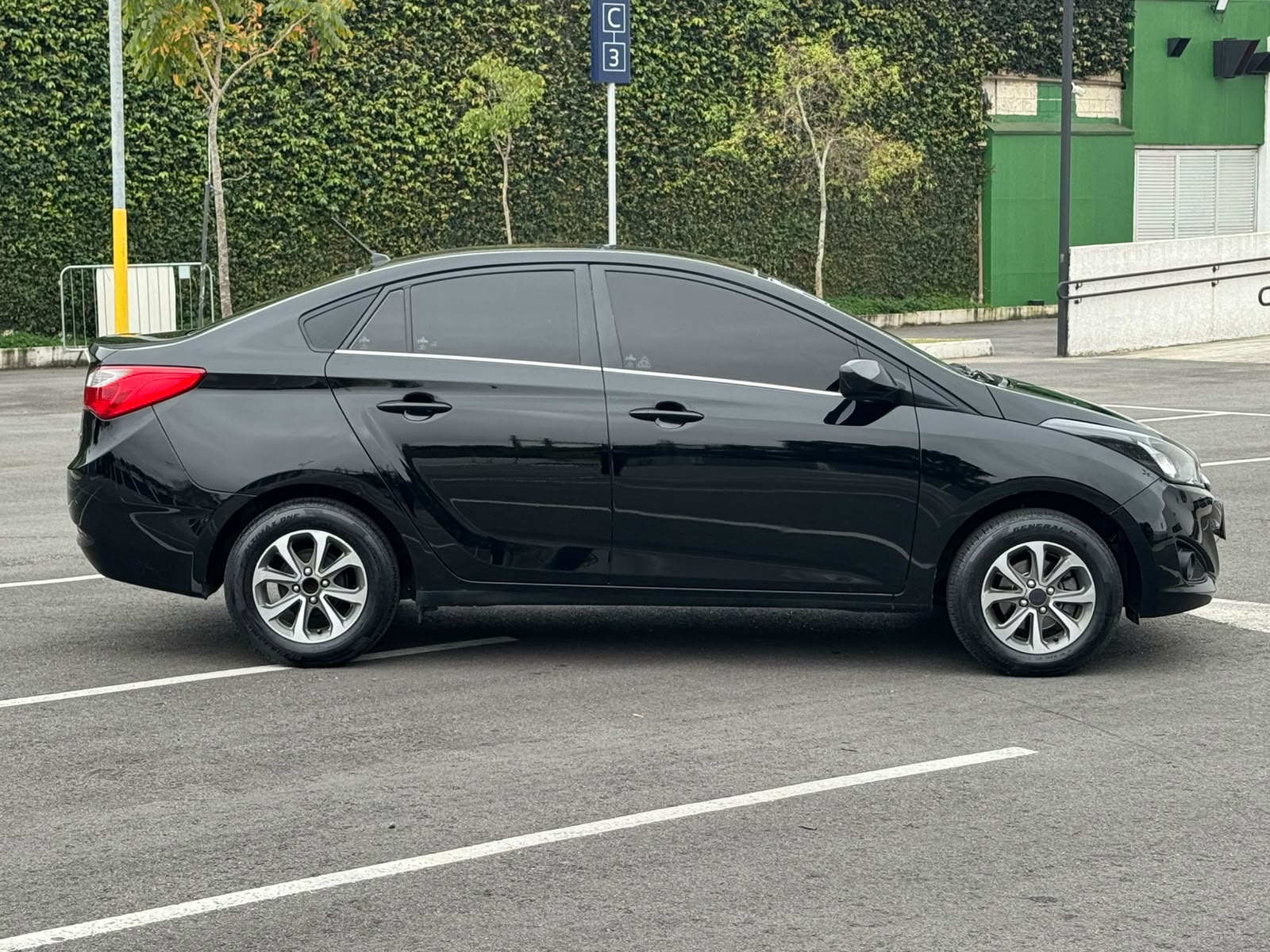 HYUNDAI HB20S