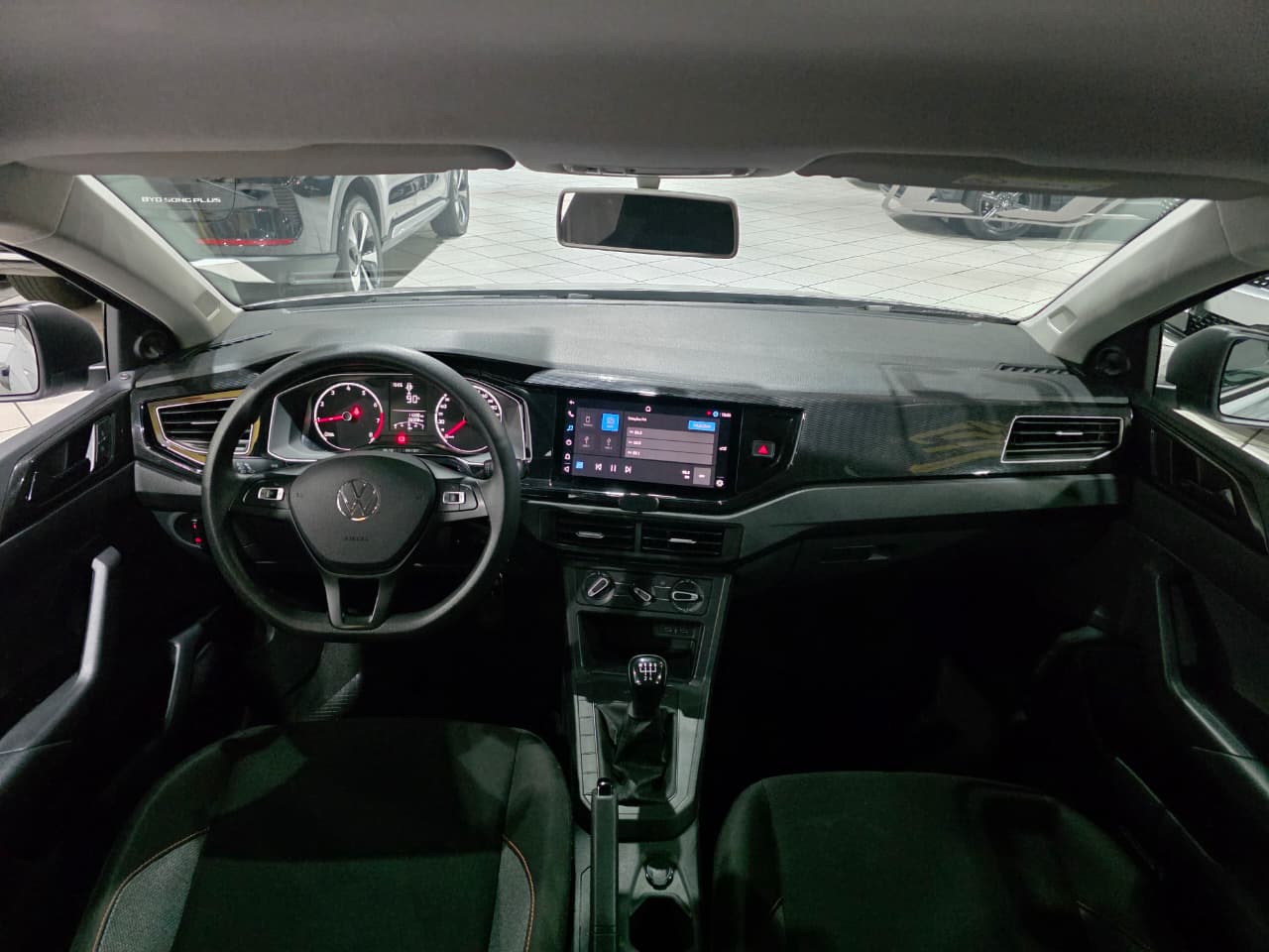 VOLKSWAGEN POLO