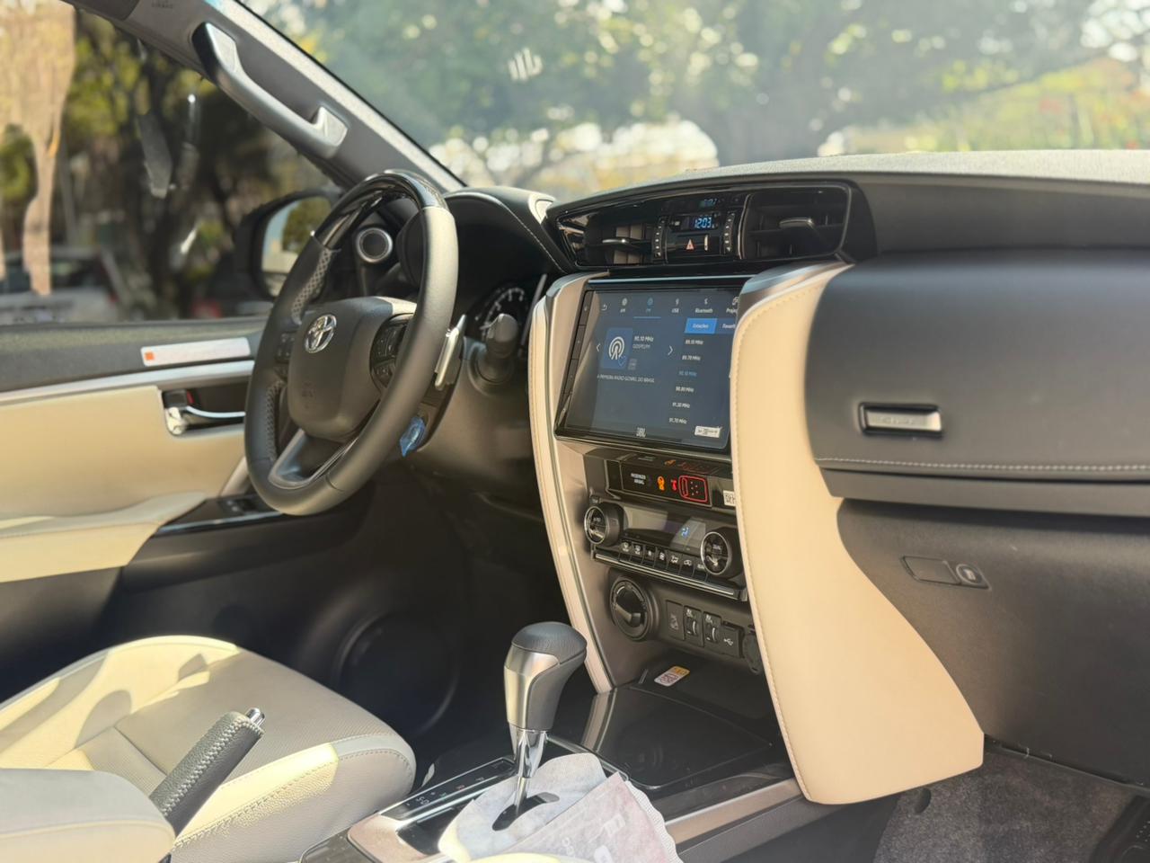 TOYOTA HILUX SW4