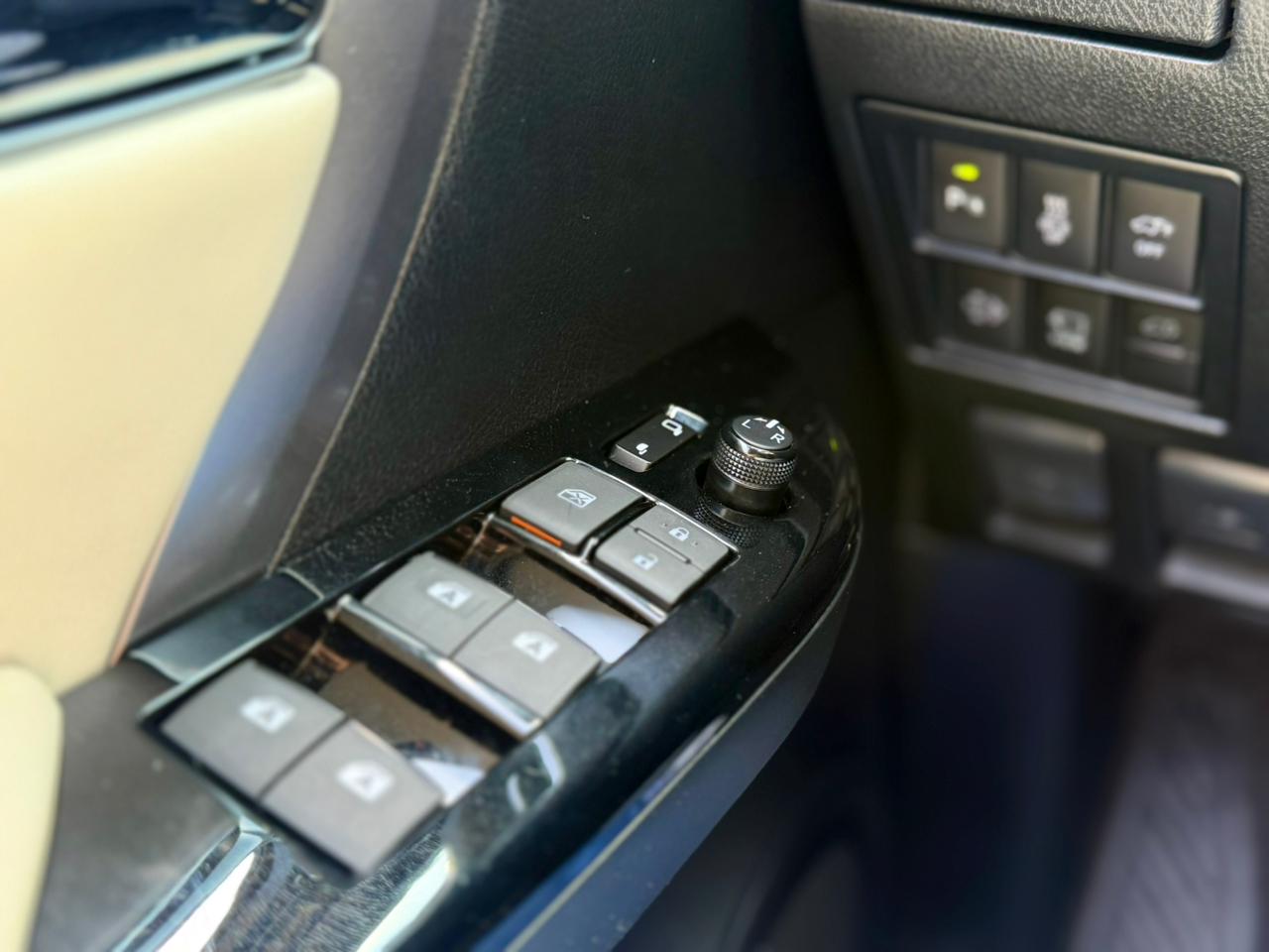 TOYOTA HILUX SW4