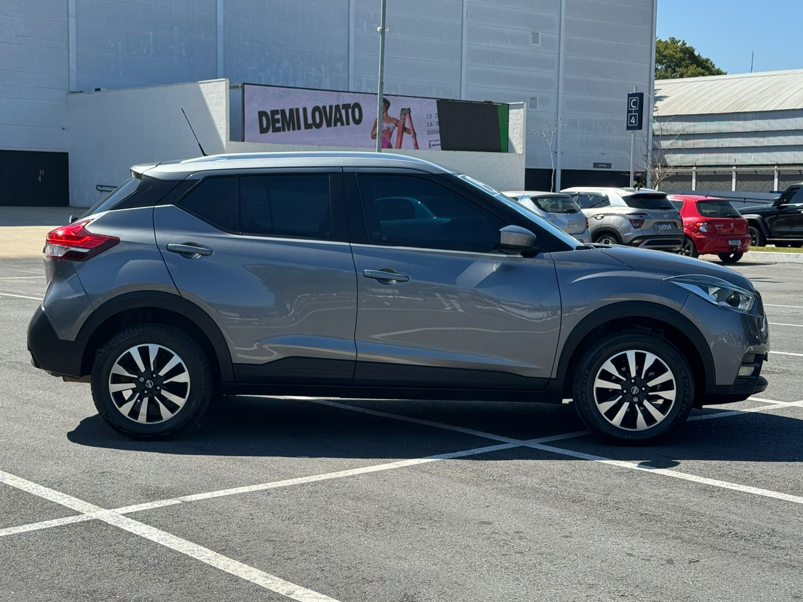 NISSAN KICKS