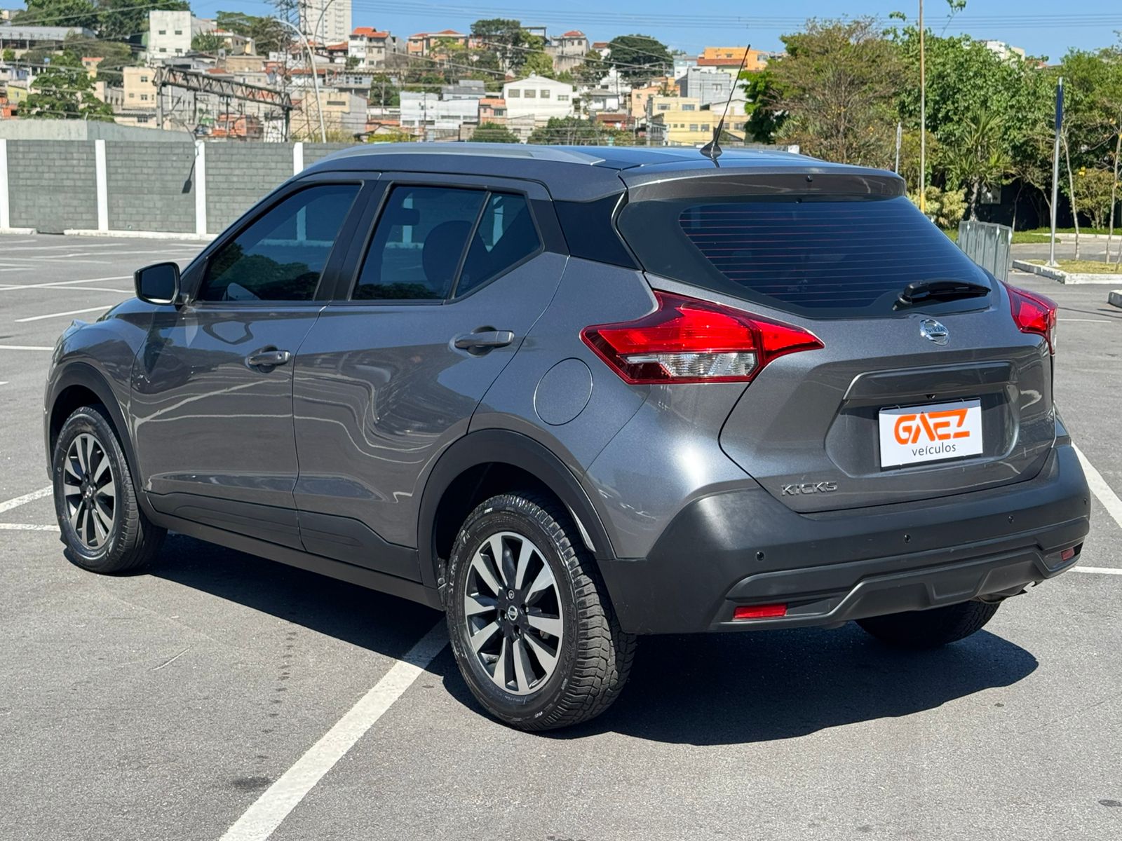 NISSAN KICKS