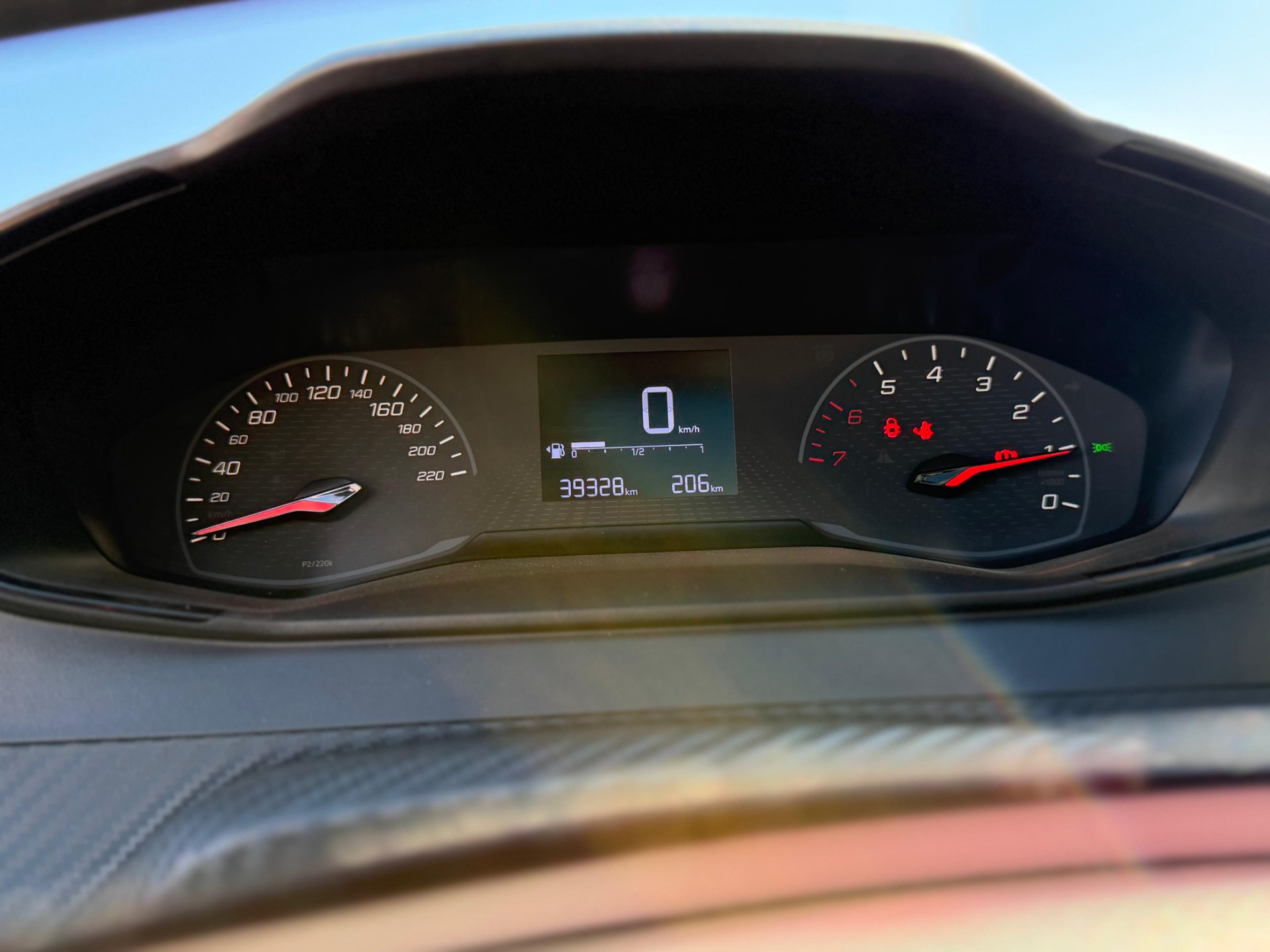 PEUGEOT 208