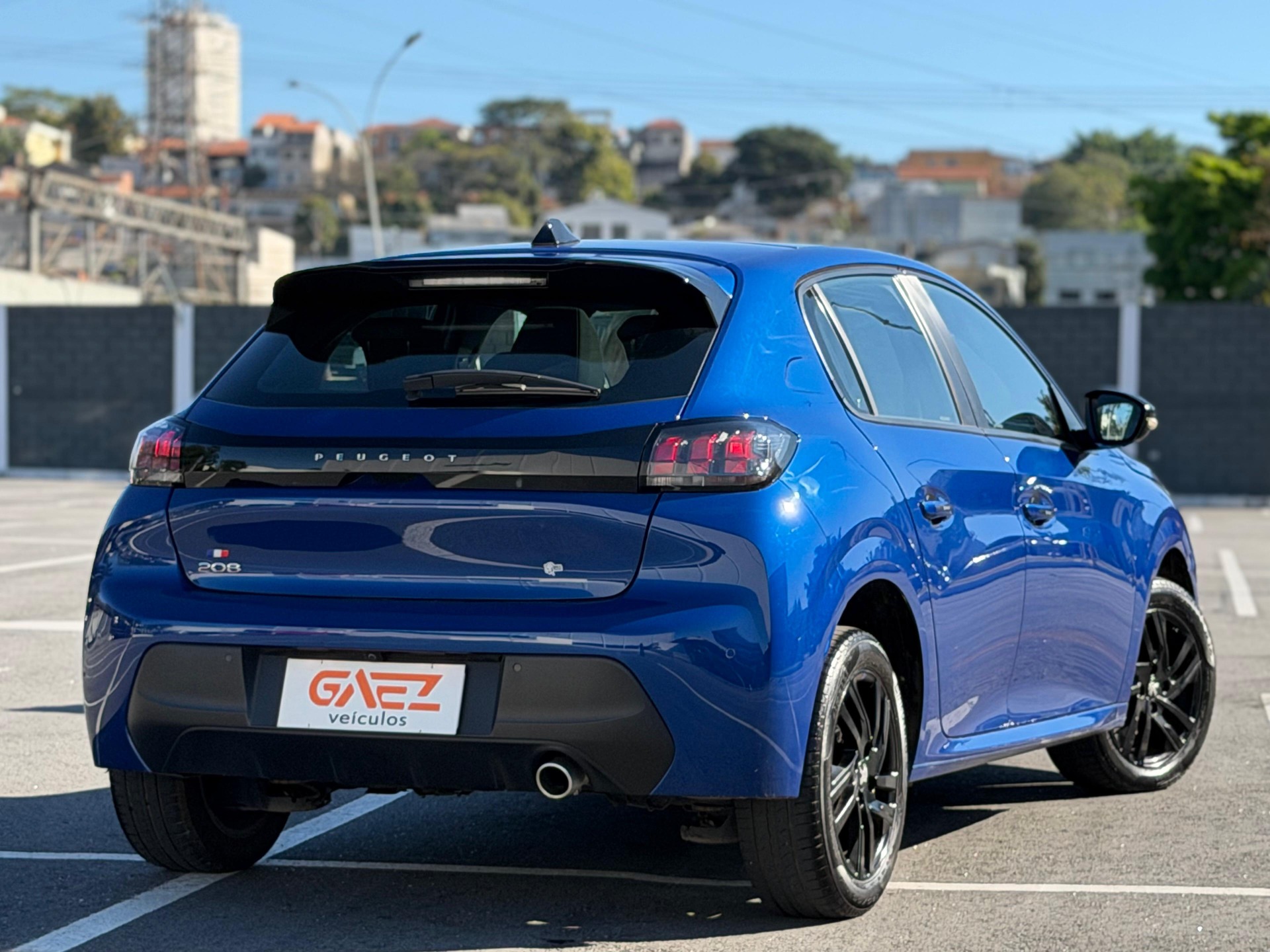PEUGEOT 208