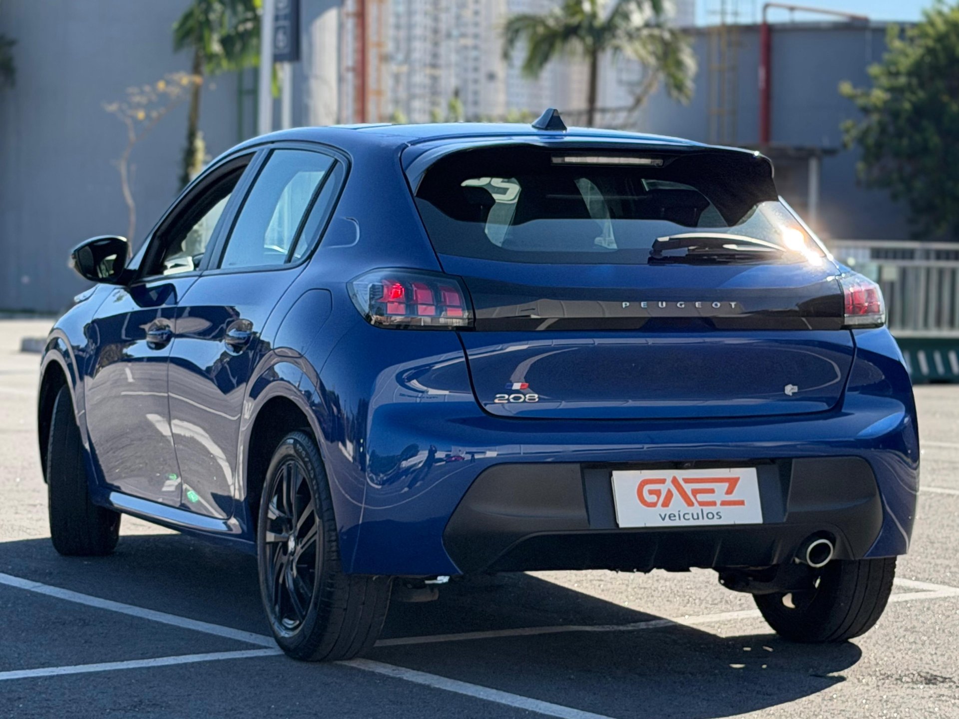 PEUGEOT 208