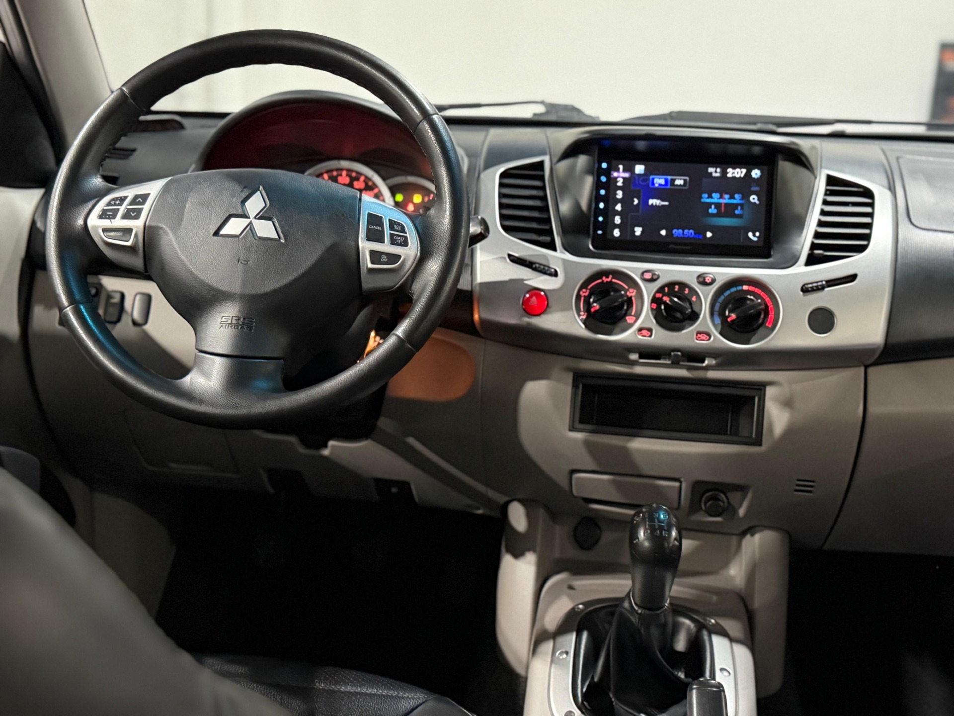 MITSUBISHI L200 TRITON