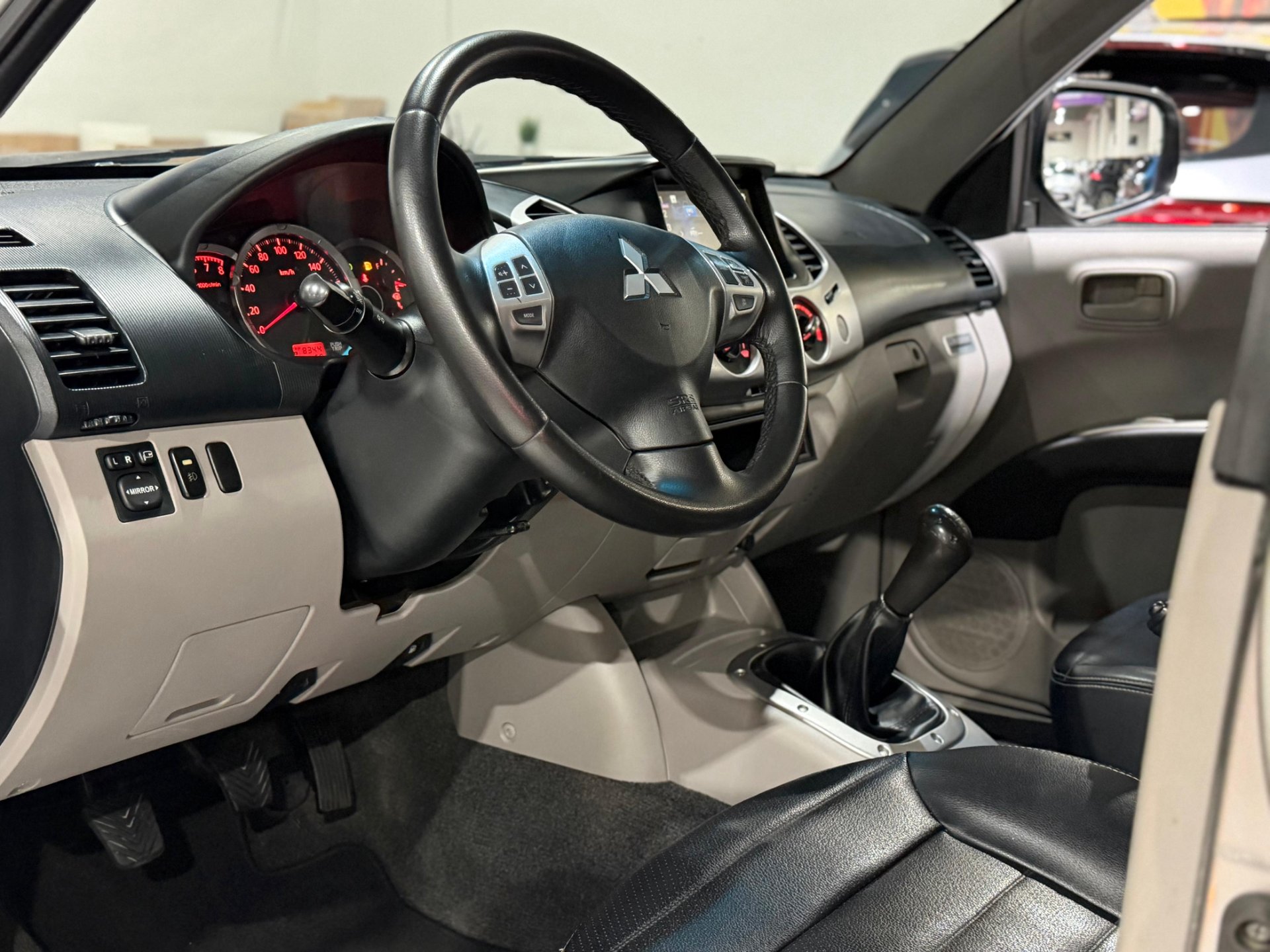 MITSUBISHI L200 TRITON