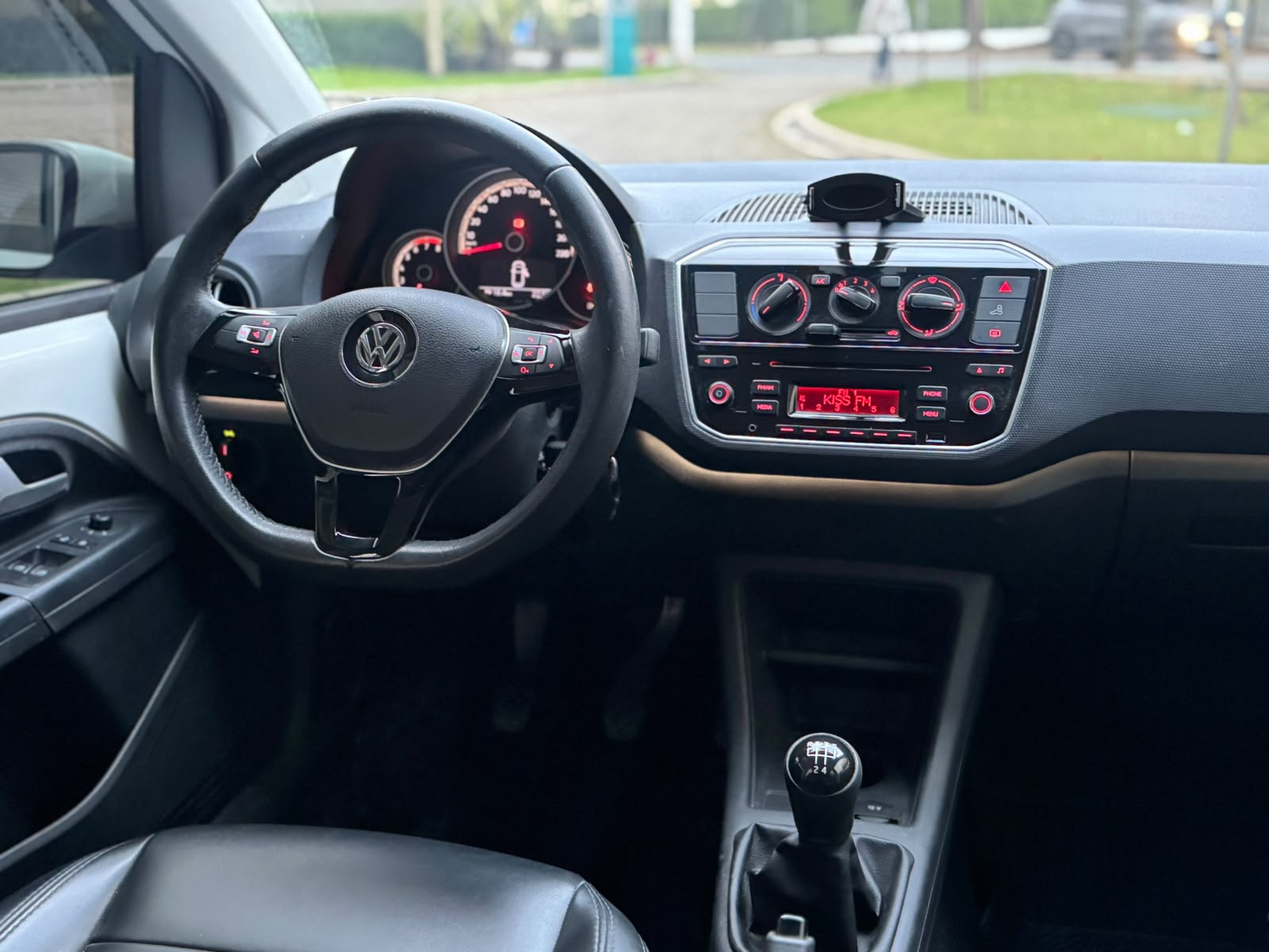 VOLKSWAGEN UP