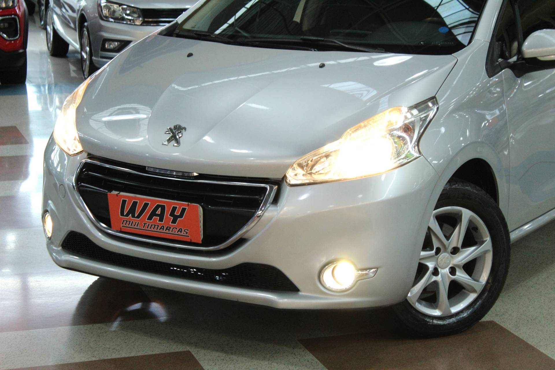 PEUGEOT 208
