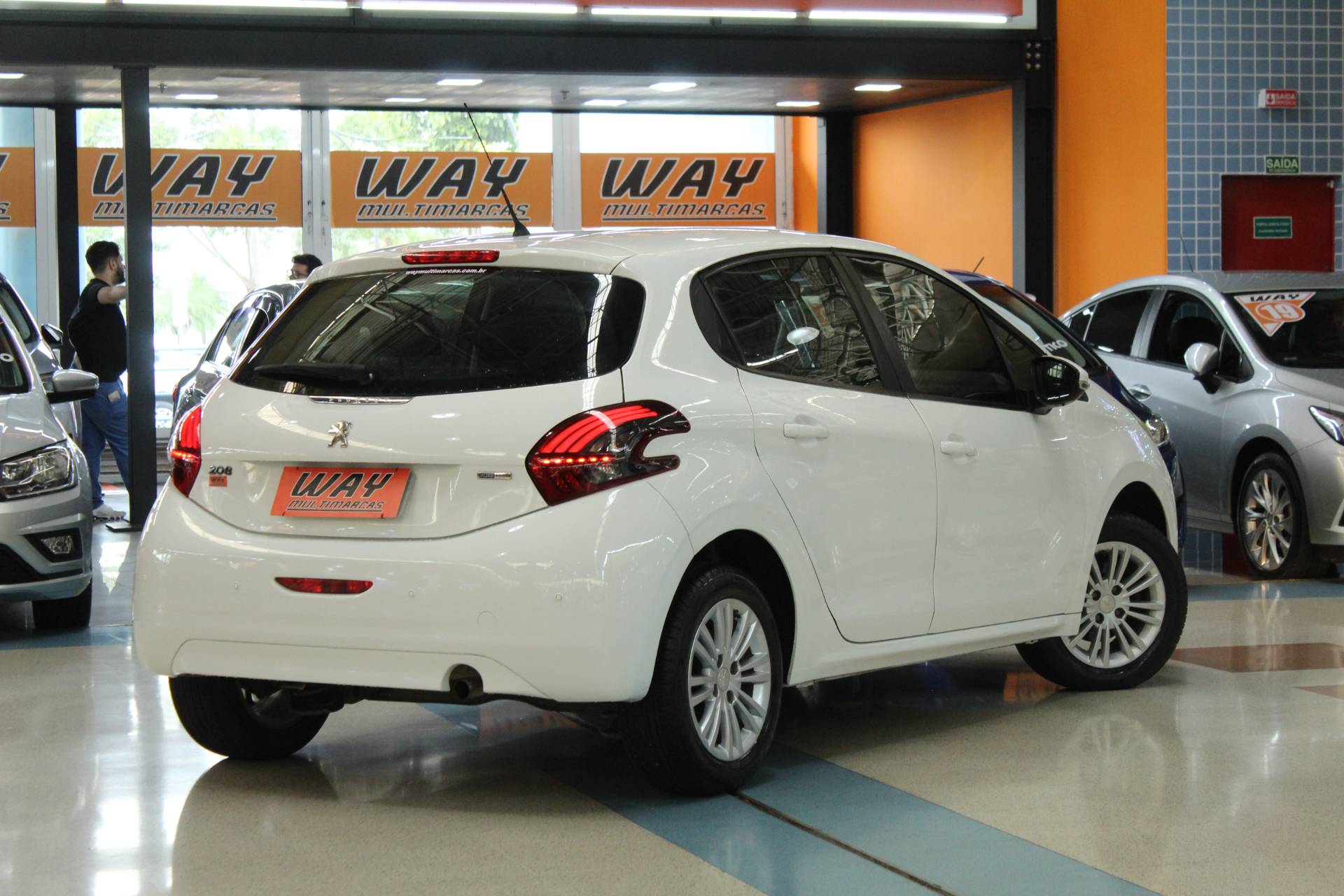 PEUGEOT 208