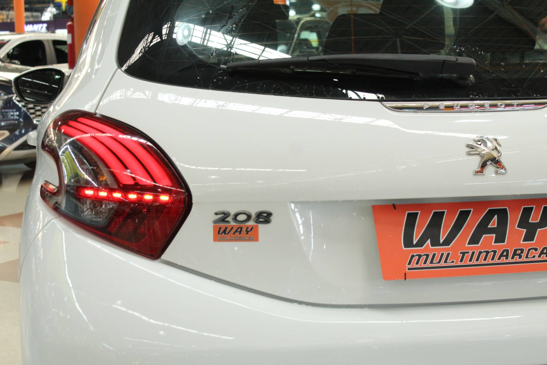 PEUGEOT 208