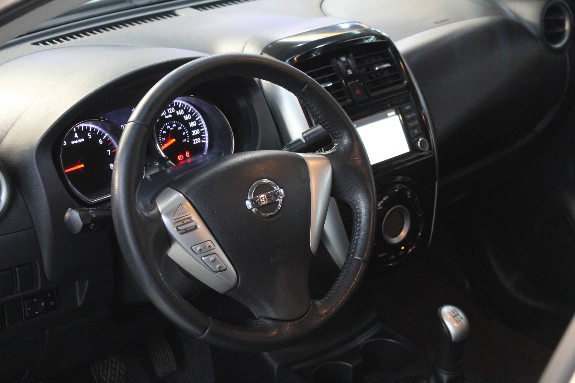 NISSAN VERSA