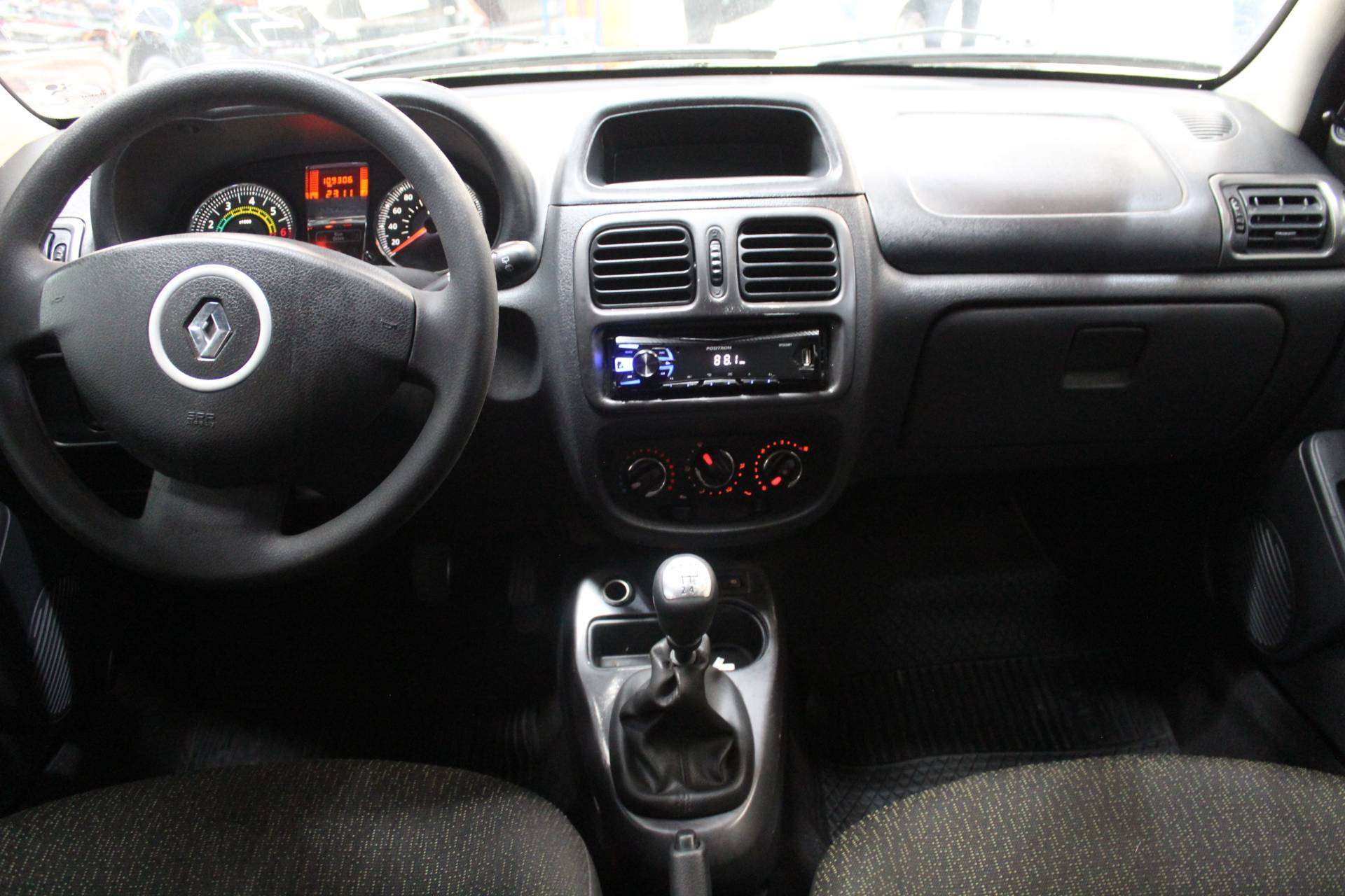 RENAULT CLIO